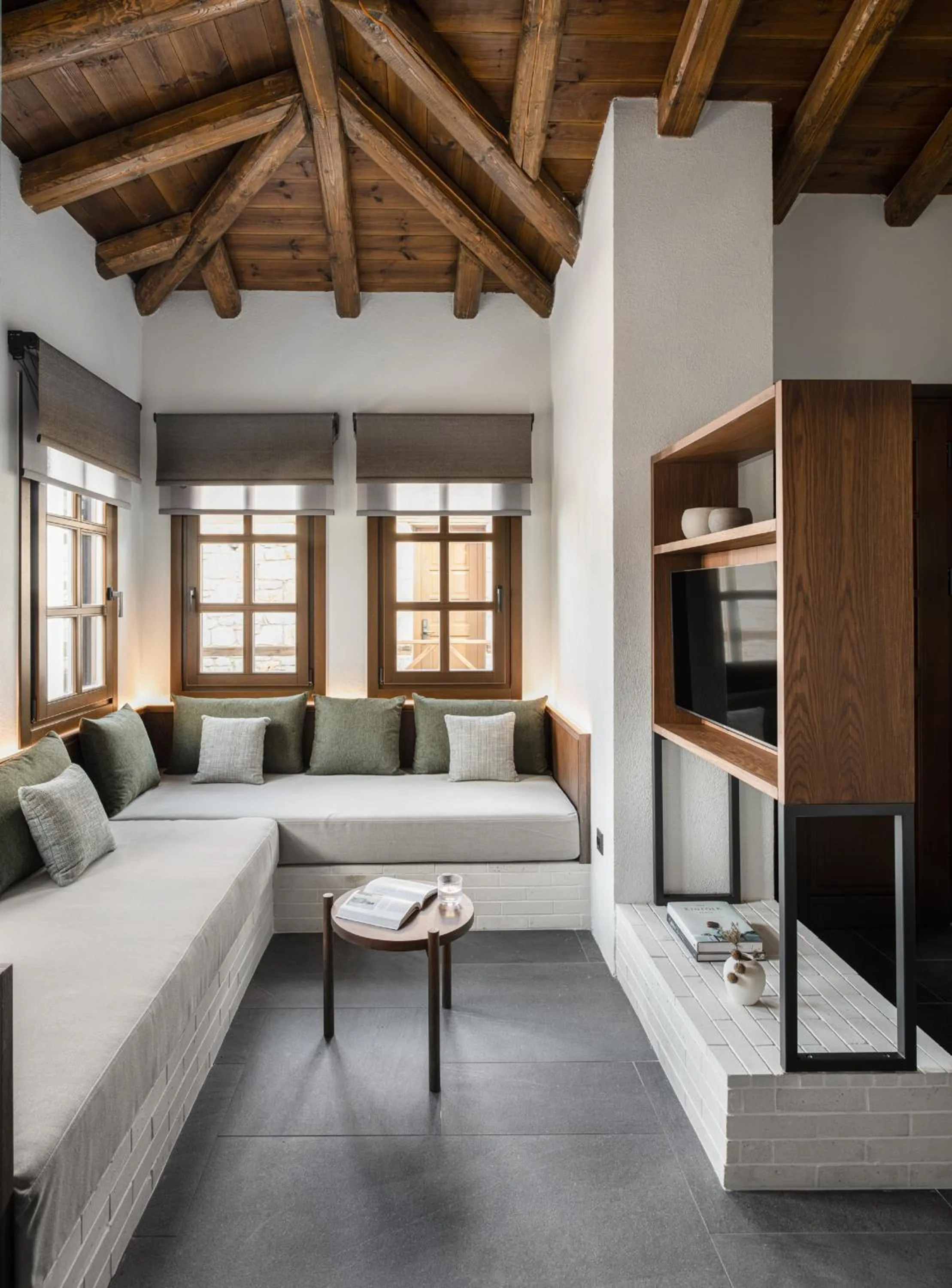 TV and multimedia, Bed in Unedo All Seasons Boutique Hotel