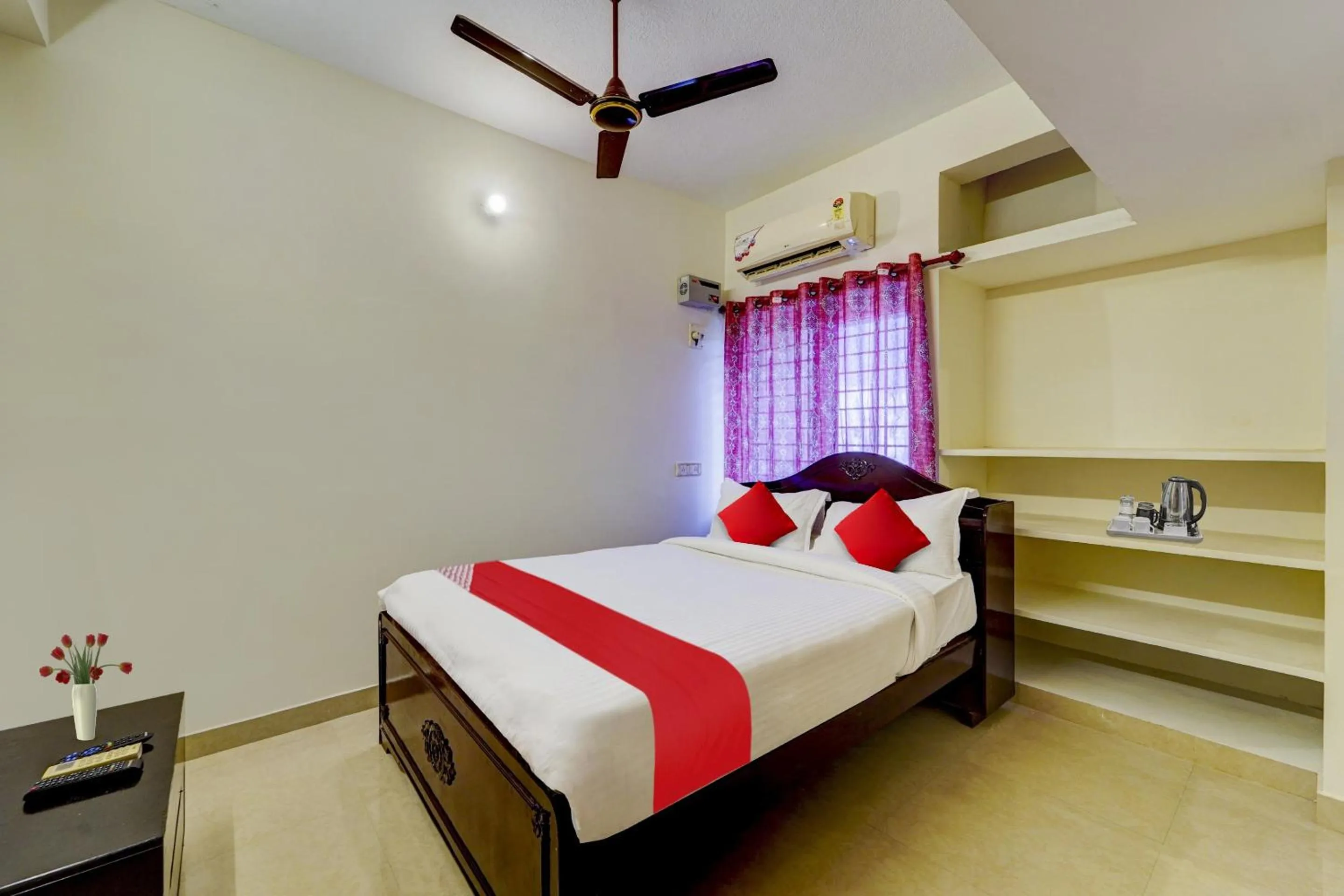 Bedroom, Bed in Hotel O Senthamizh Residency