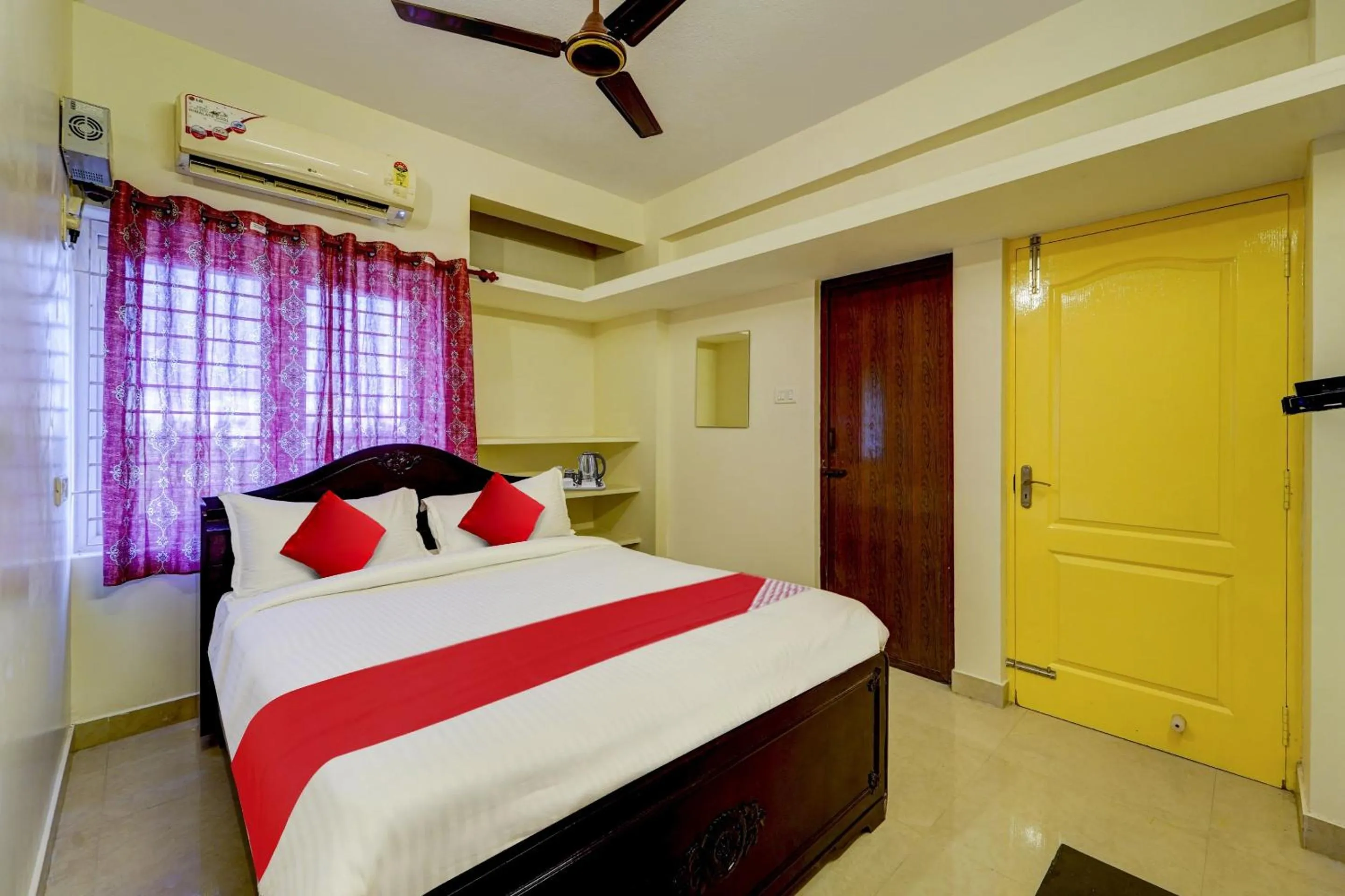 Bedroom, Bed in Hotel O Senthamizh Residency