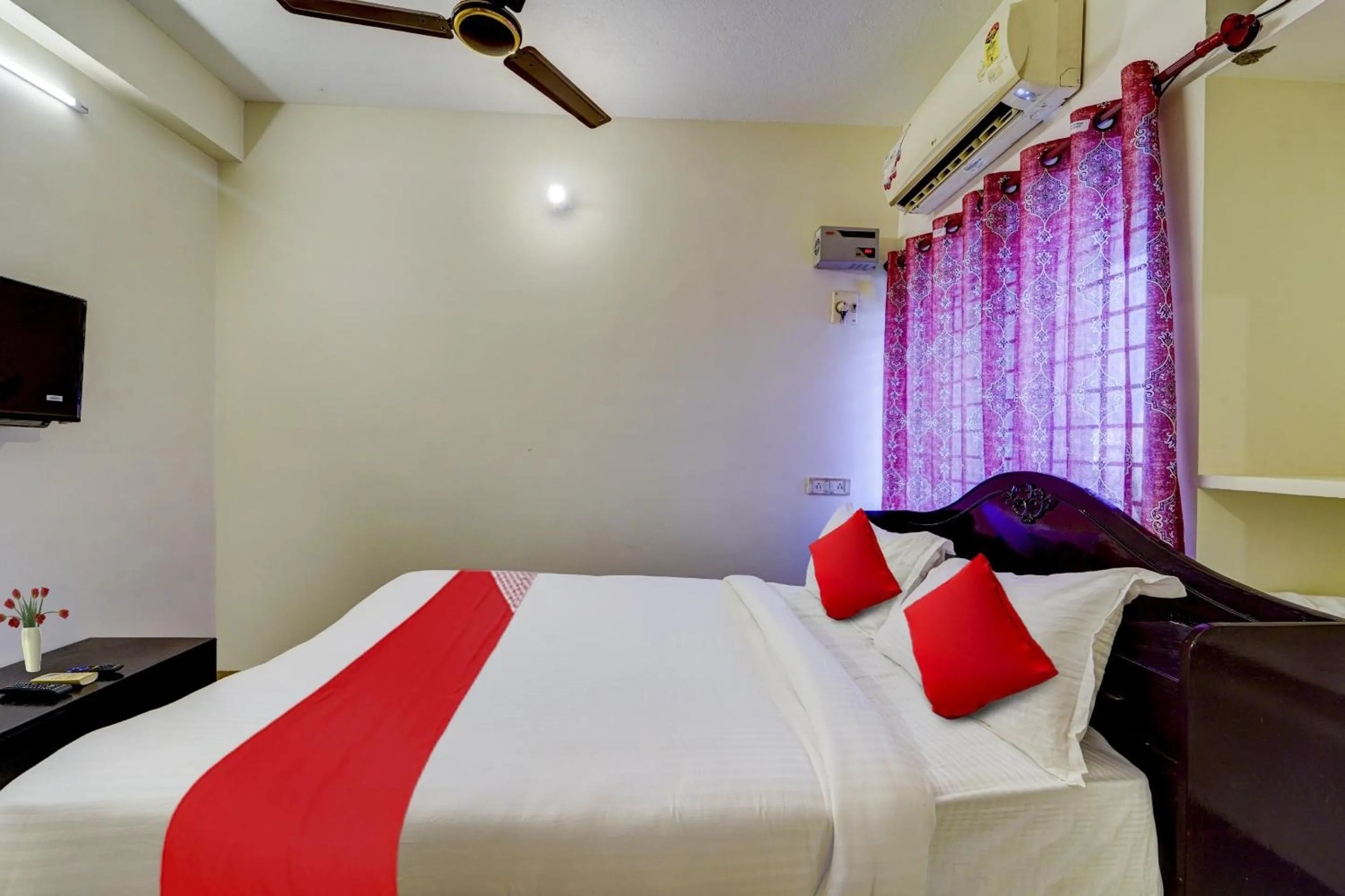 Bedroom, Bed in Hotel O Senthamizh Residency