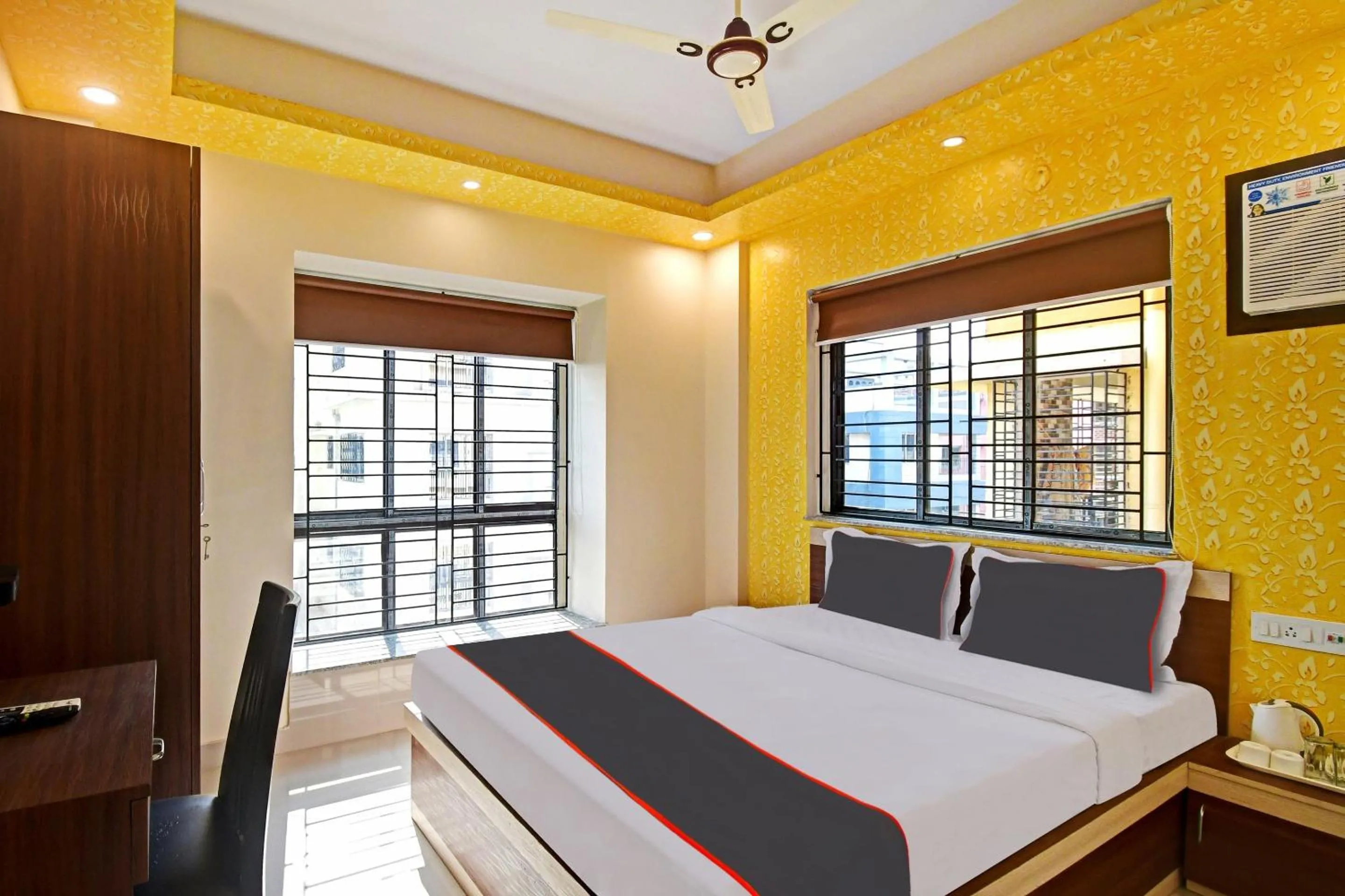 Facade/entrance, Bed in Hotel O Comfort N Cozy