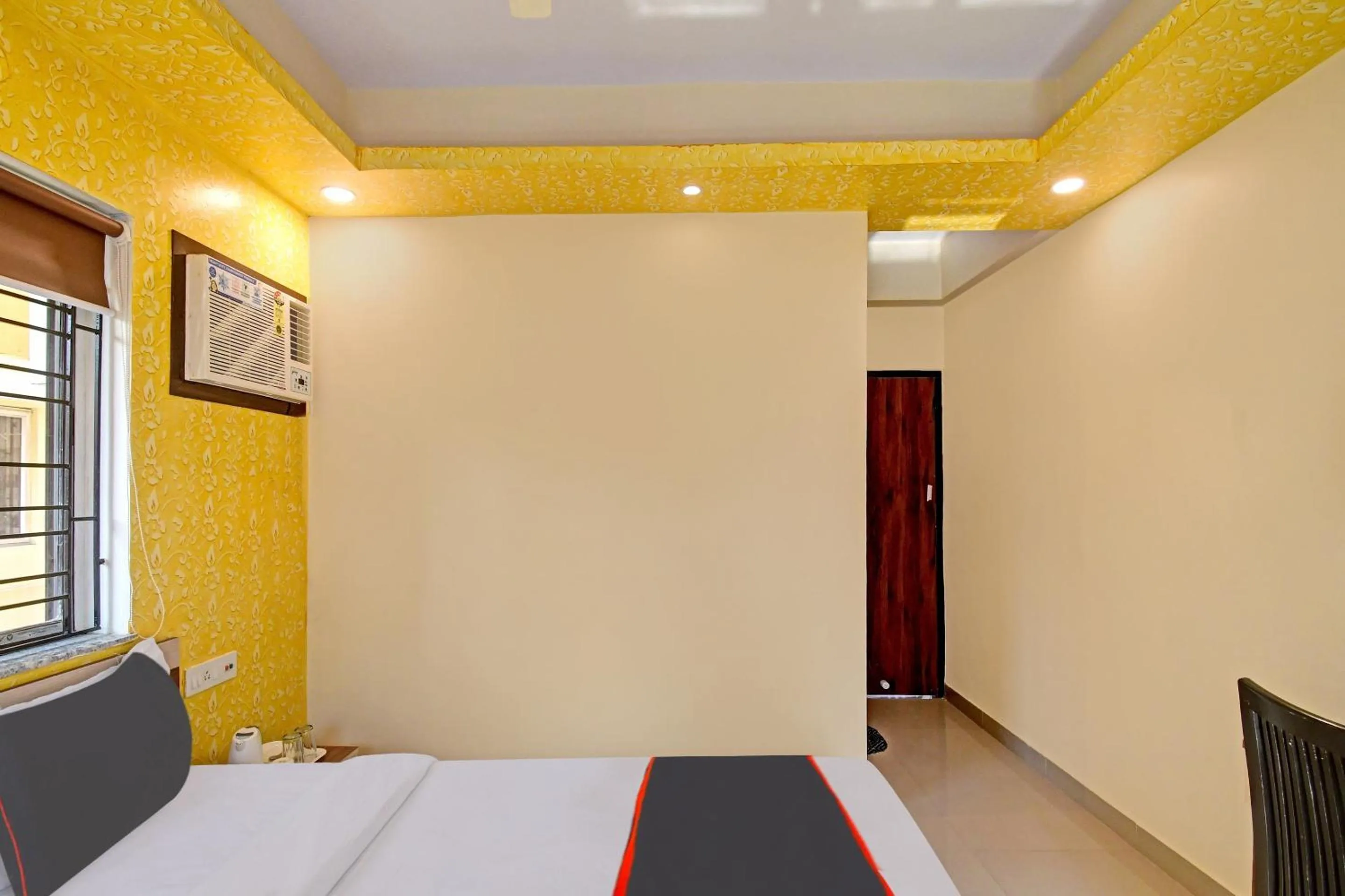 Lobby or reception, Bed in Hotel O Comfort N Cozy