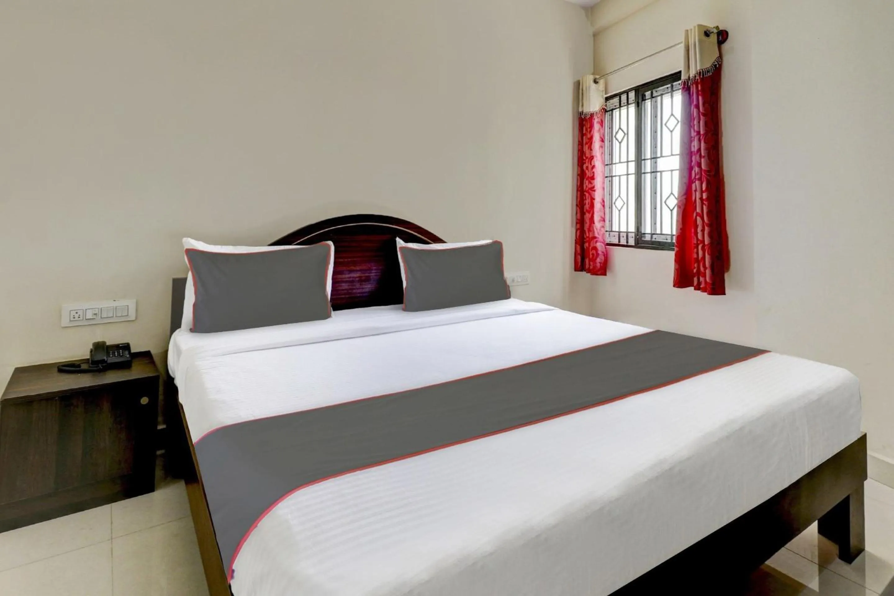 Bedroom, Bed in Hotel O Canton Hotel