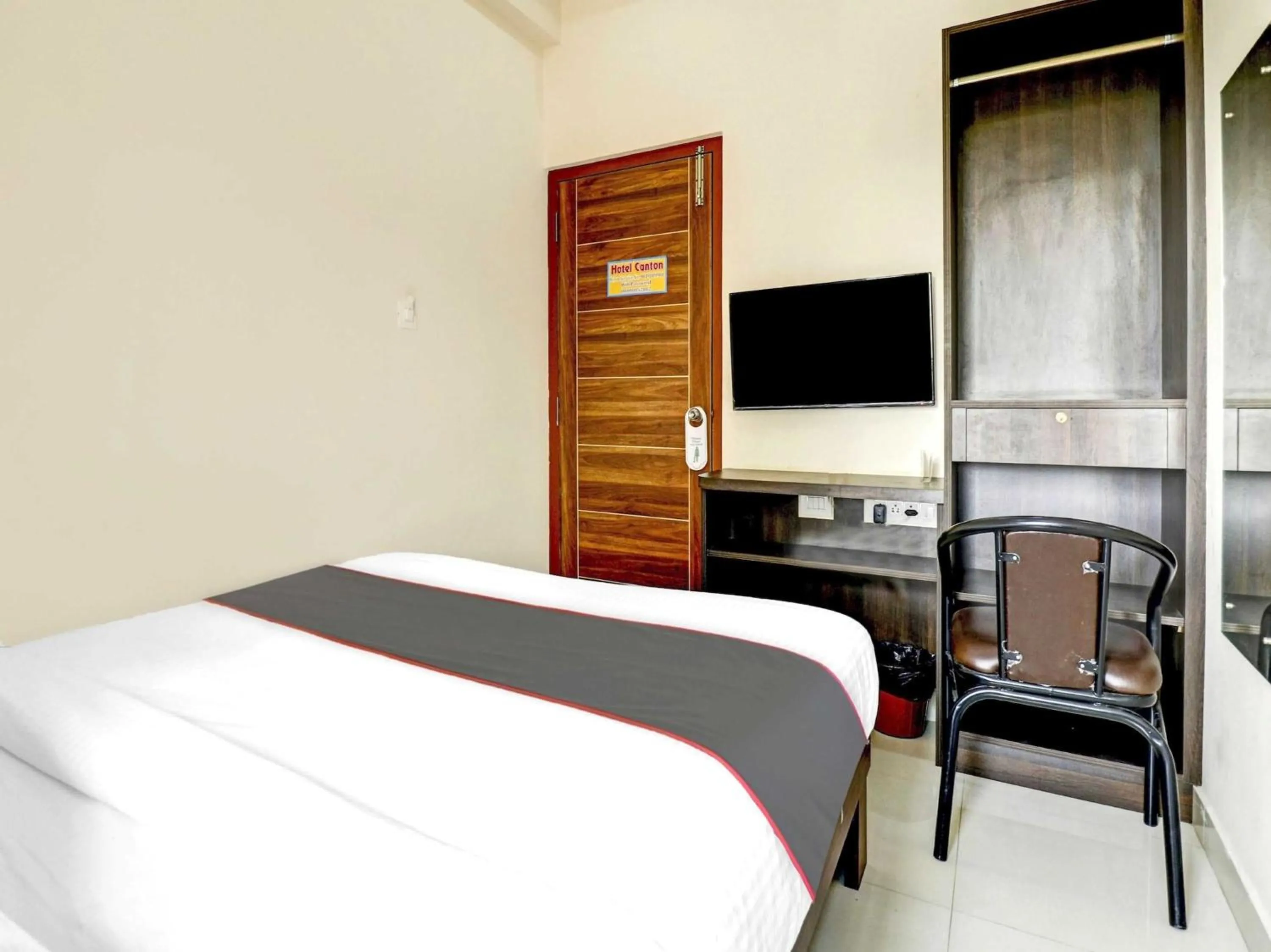 Bedroom, Bed in Hotel O Canton Hotel