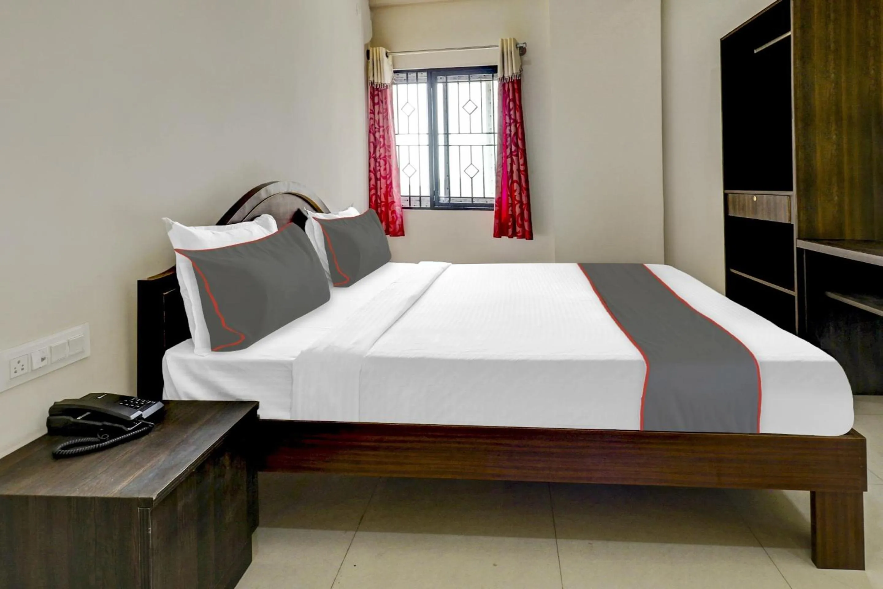 Bedroom, Bed in Hotel O Canton Hotel