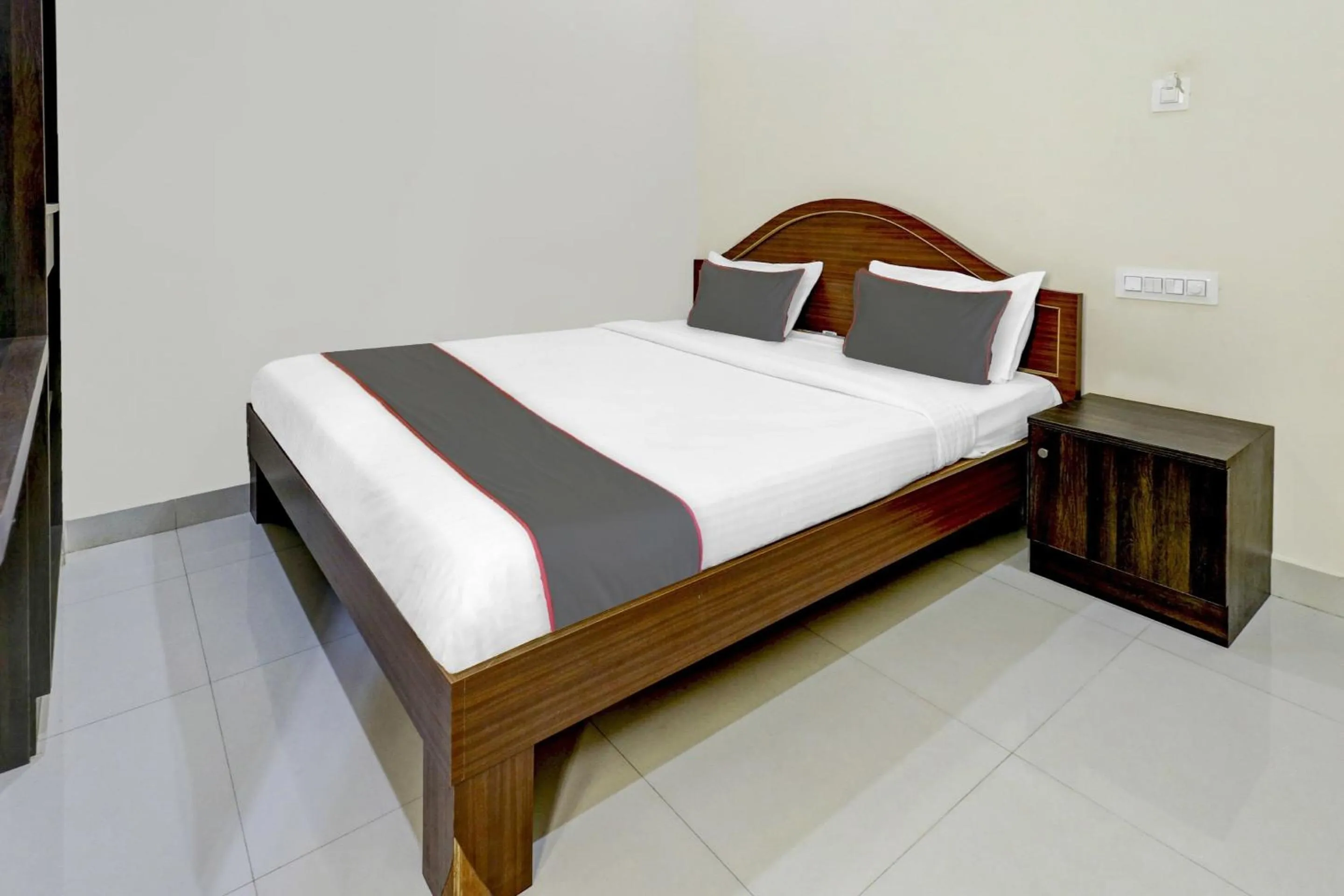 Bedroom, Bed in Hotel O Canton Hotel