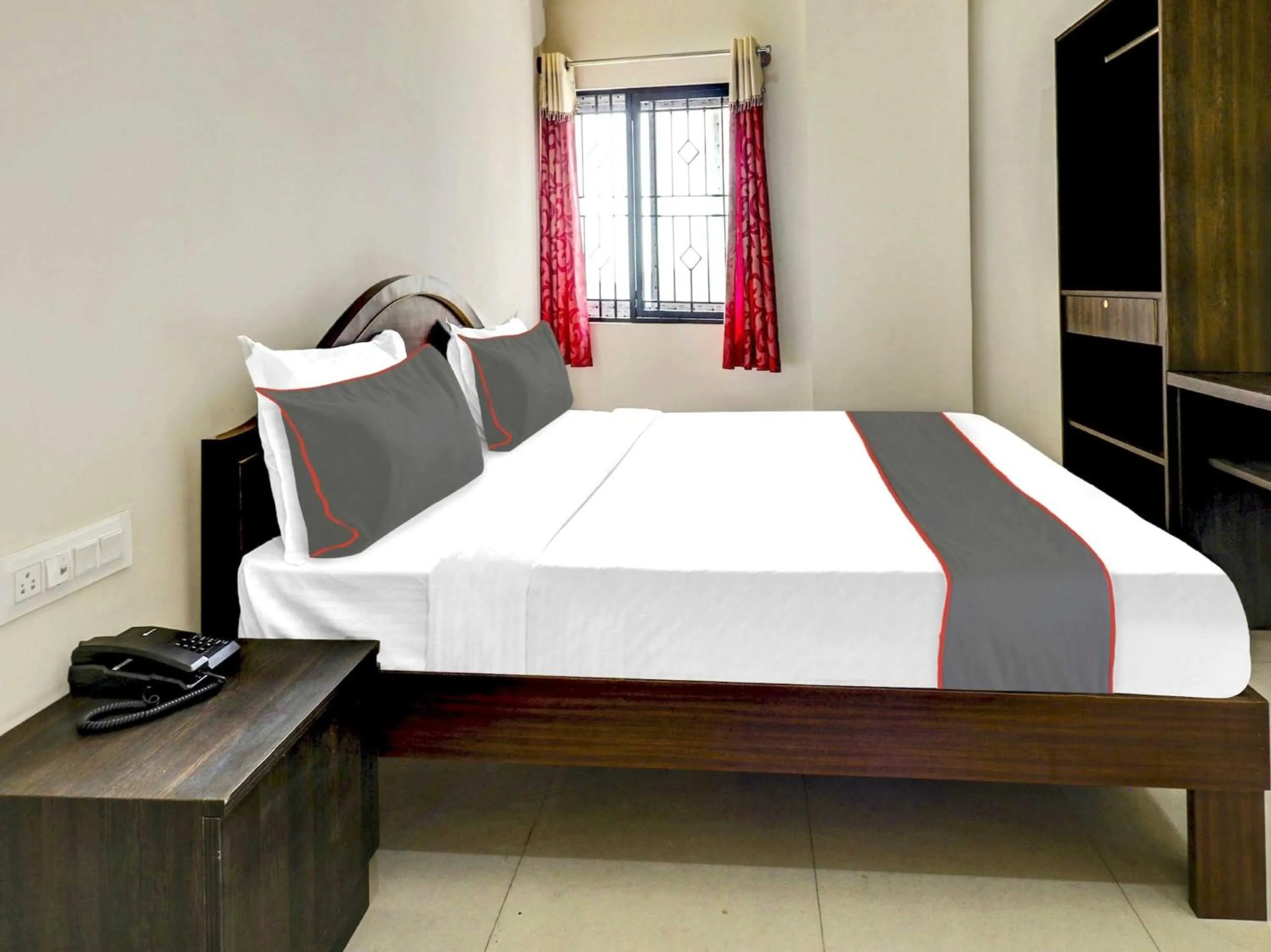 Bedroom, Bed in Hotel O Canton Hotel