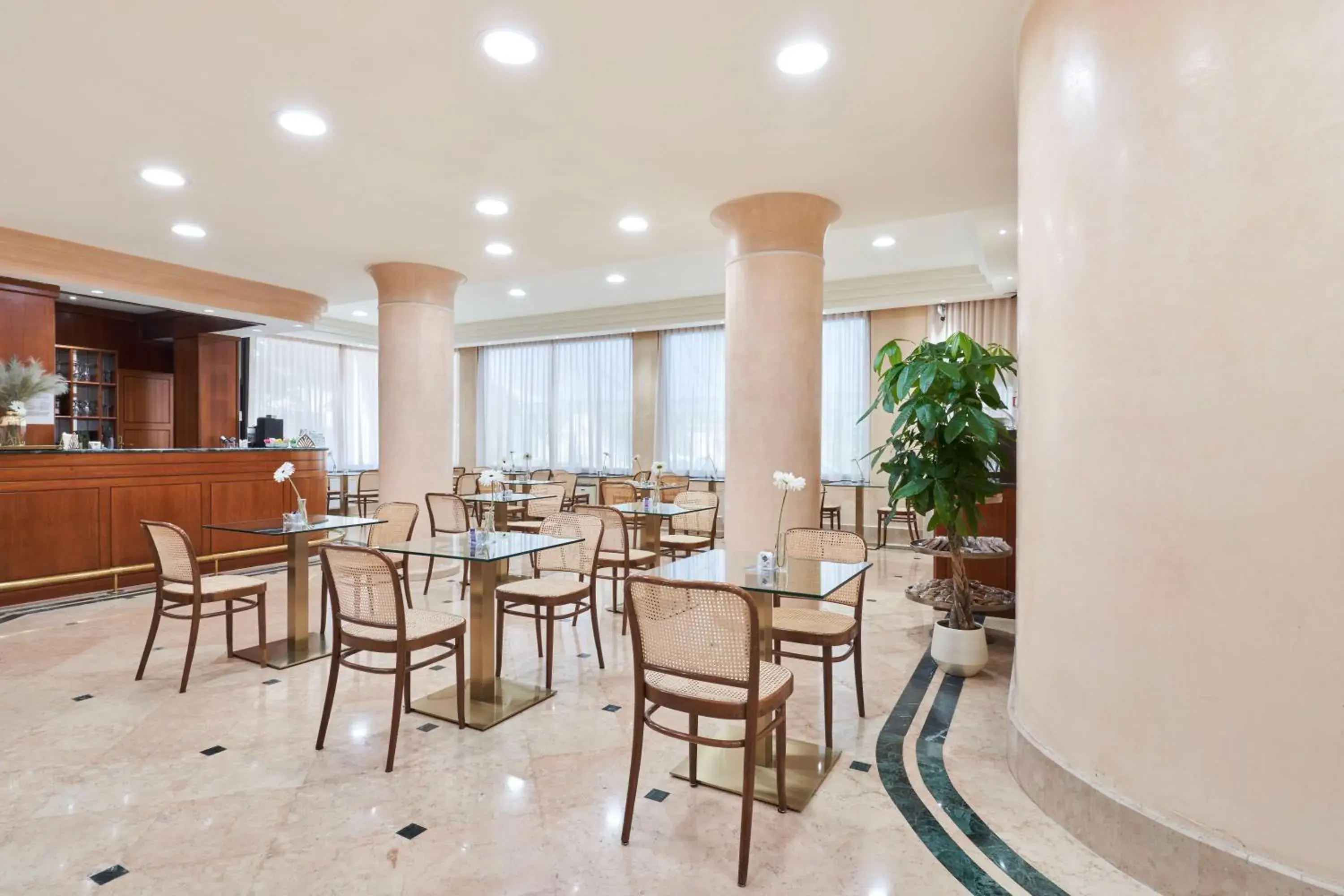 Restaurant/places to eat in Hotel Cyrano Restaurant/places to eat in Hotel Cyrano