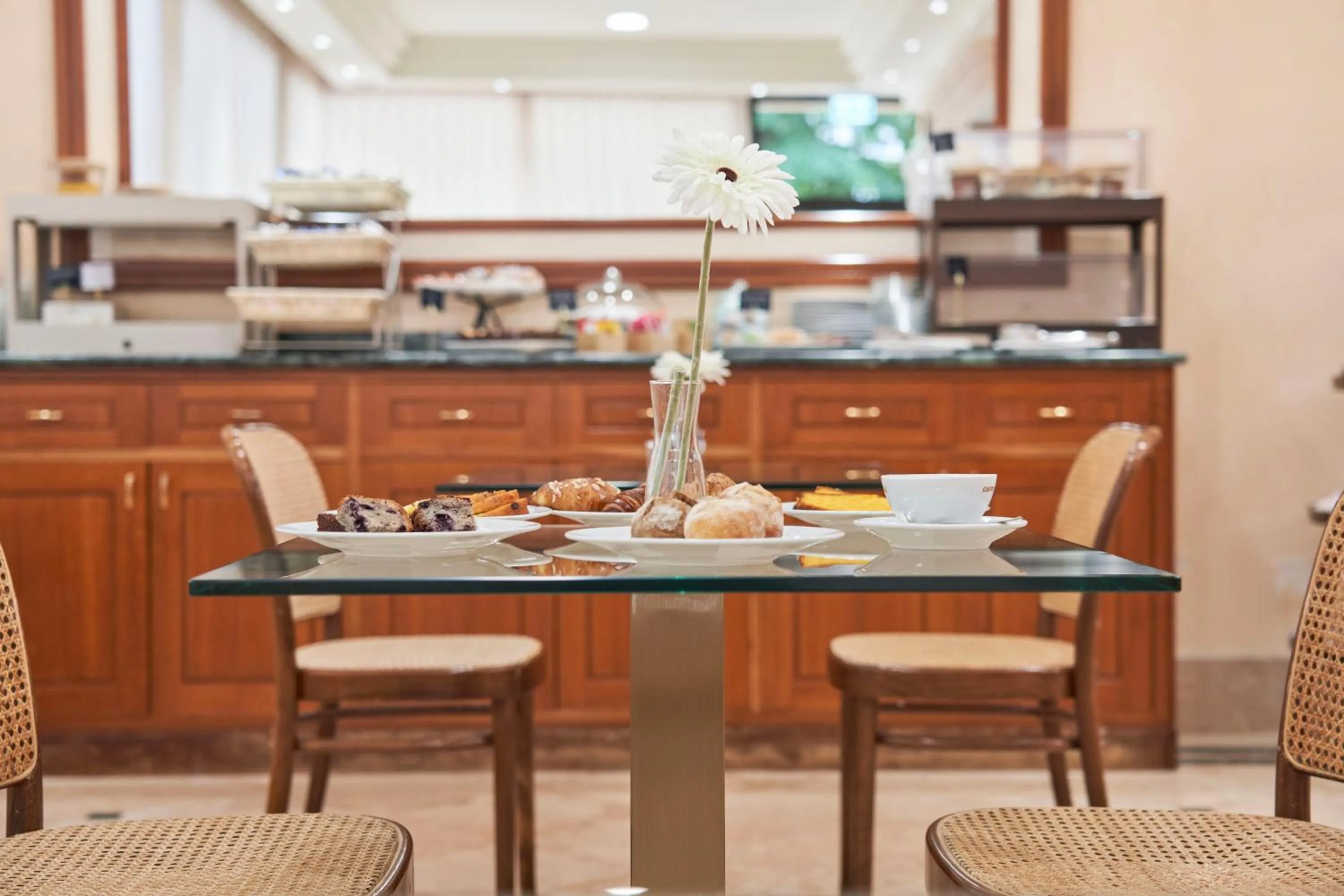 Breakfast in Hotel Cyrano