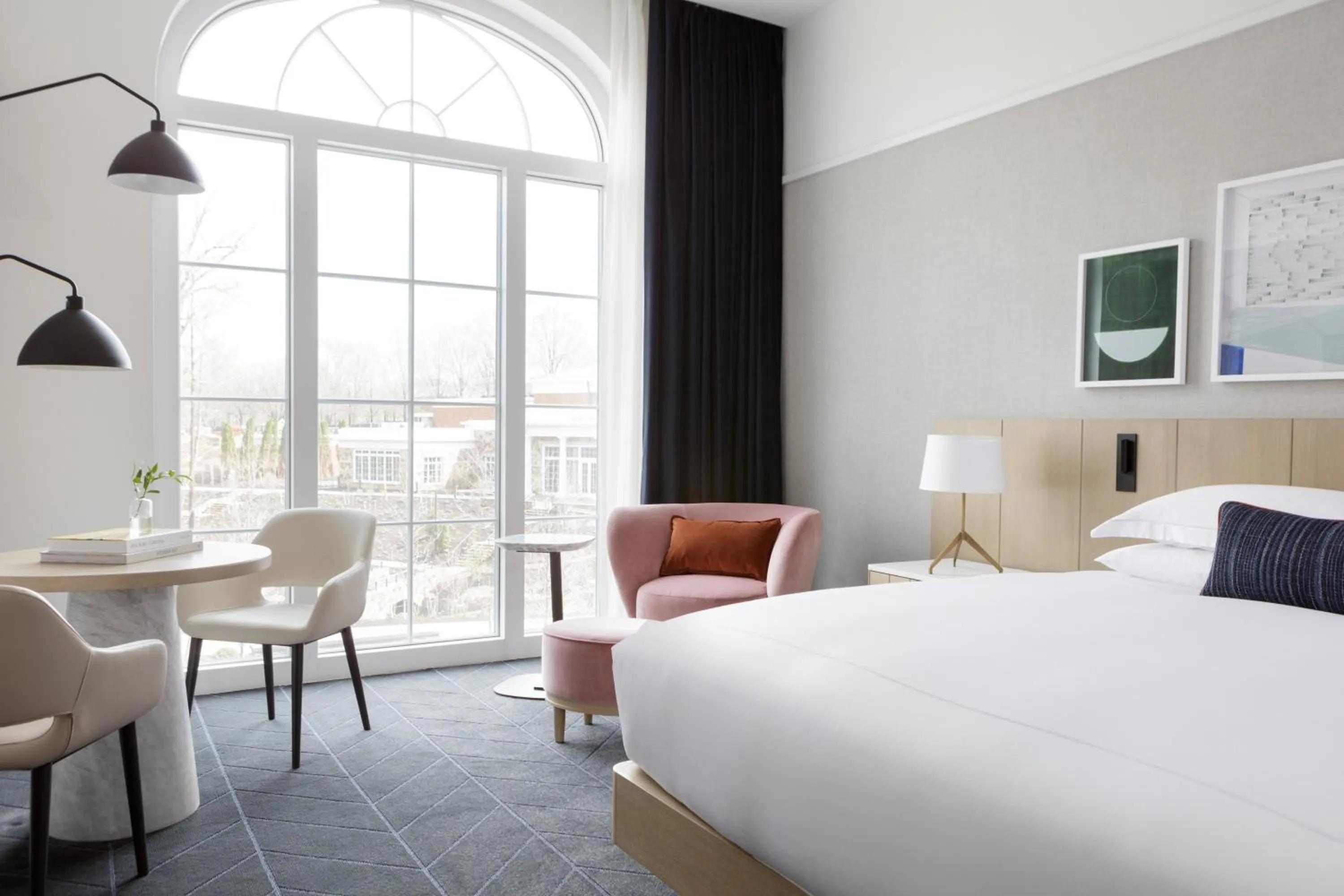 Photo of the whole room, Bed in Kimpton - The Forum Hotel by IHG