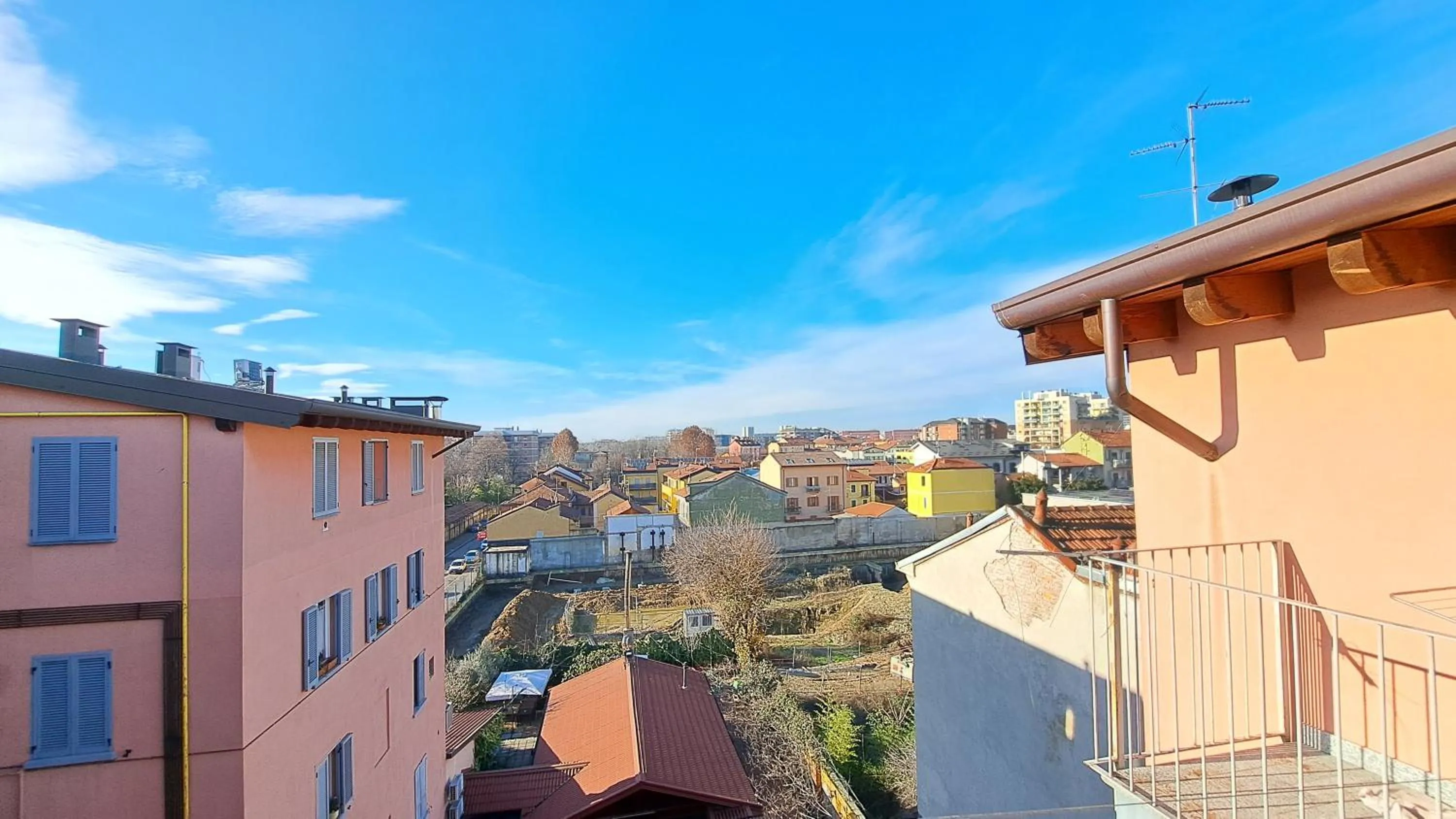 Bird's eye view in Gorla Skyline - Top Floor Apartment