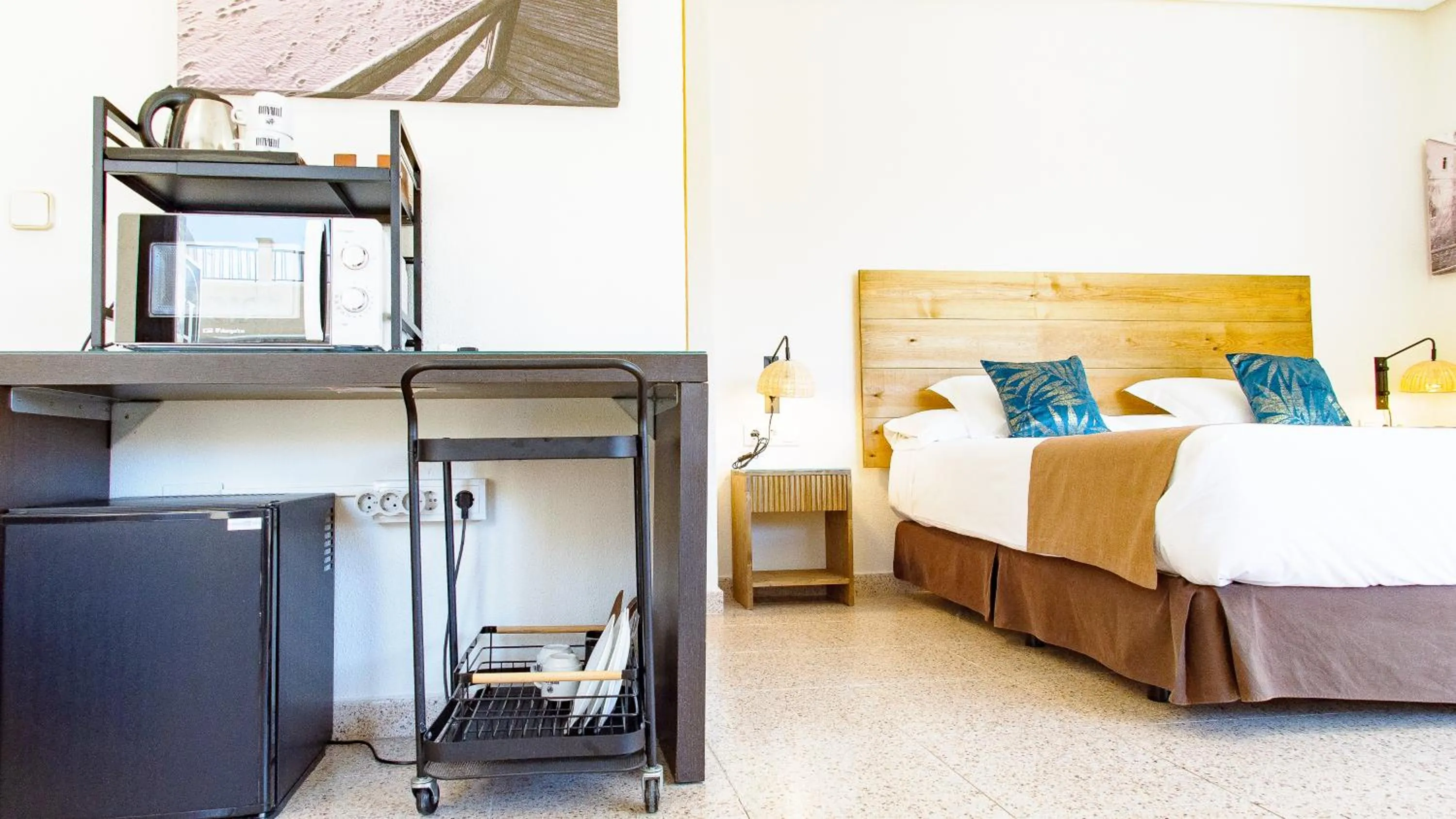 Coffee/tea facilities, Bed in Hotel Eden Mar