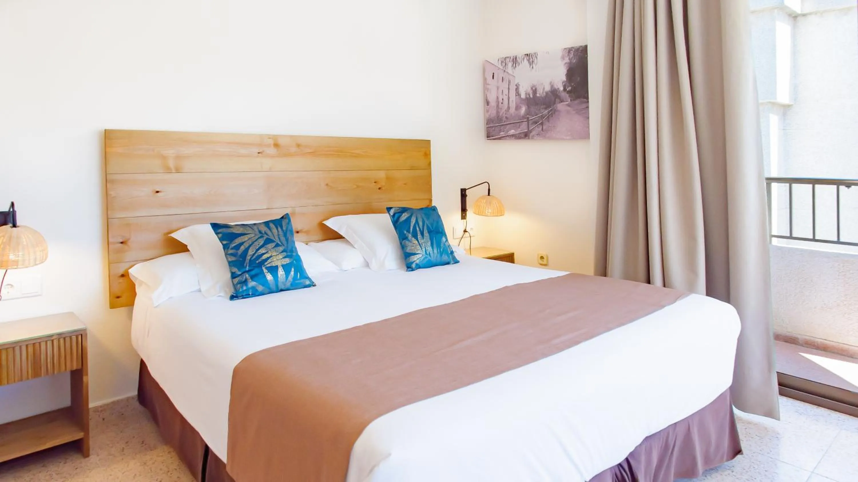 Bed in Hotel Eden Mar