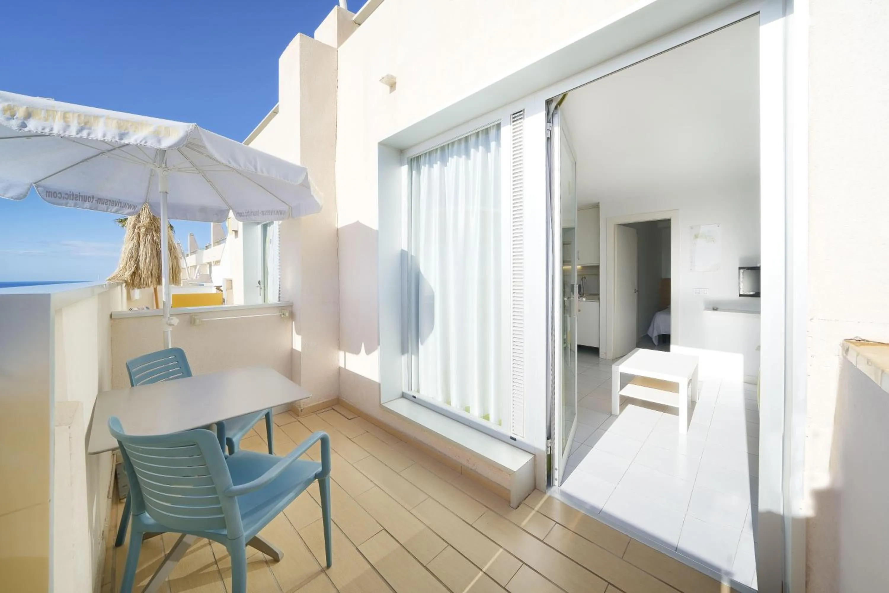 Photo of the whole room in Servatur Riosol