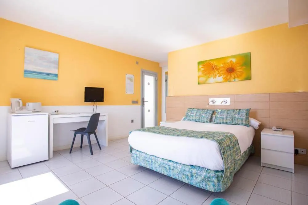 Photo of the whole room, Bed in Servatur Riosol