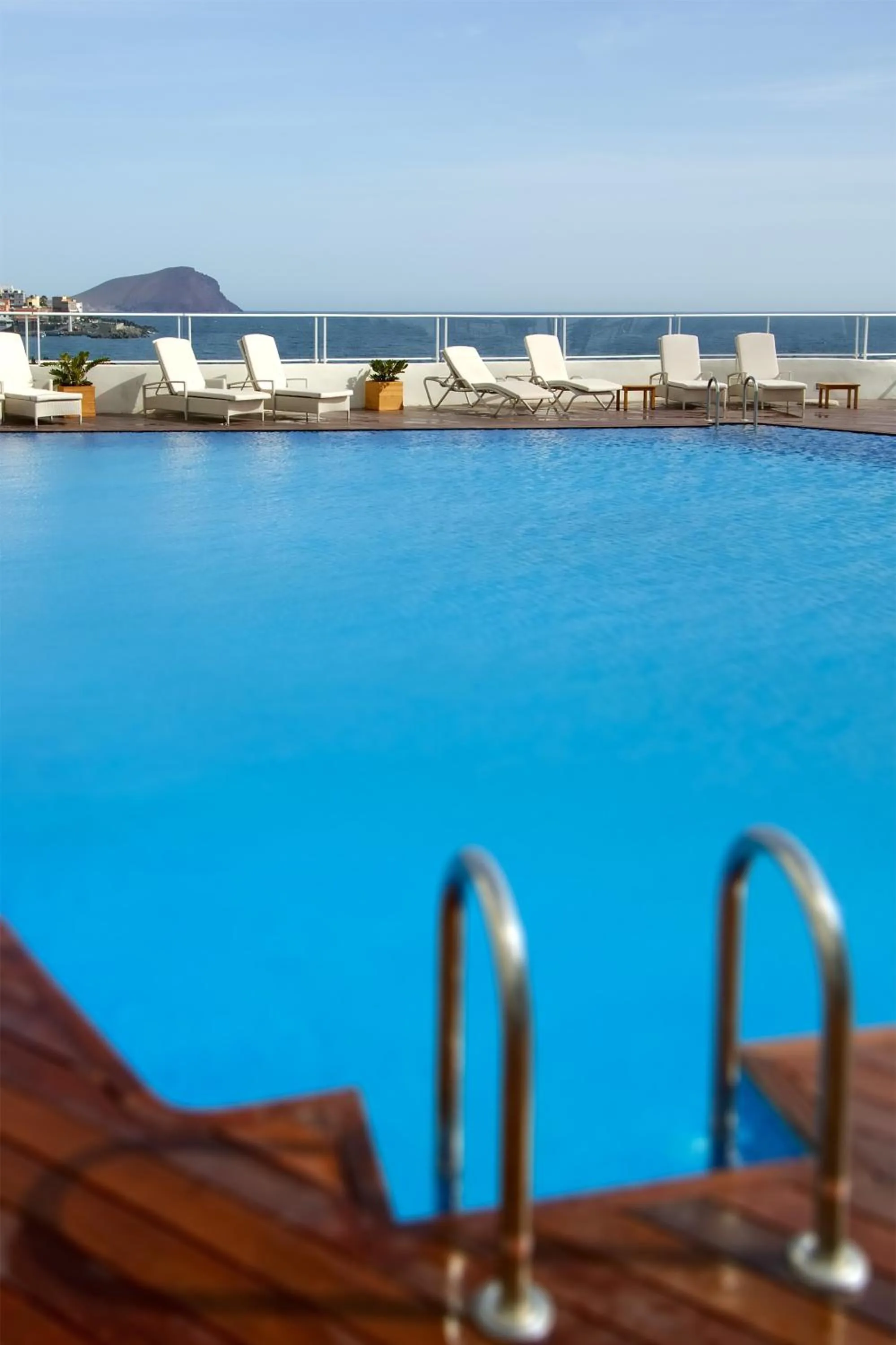 Swimming pool in Hotel Tenerife Golf & Seaview
