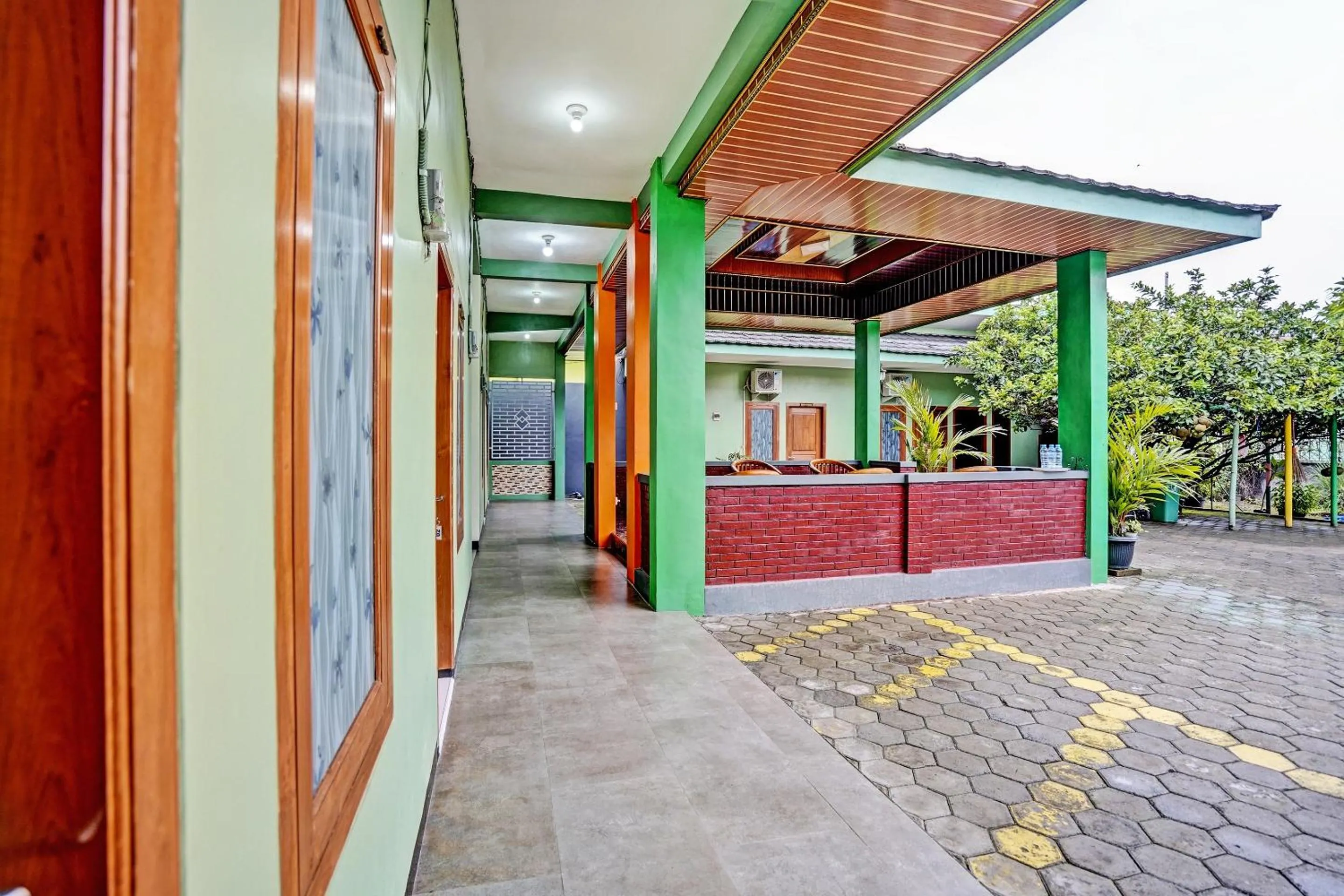 OYO Life 92043 Kost Barokah Syariah Madiun