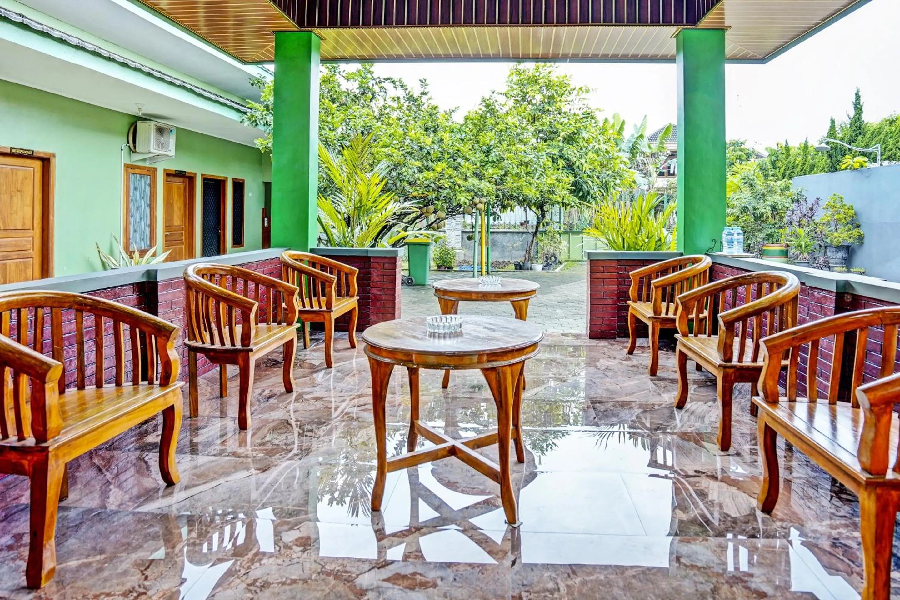OYO Life 92043 Kost Barokah Syariah Madiun