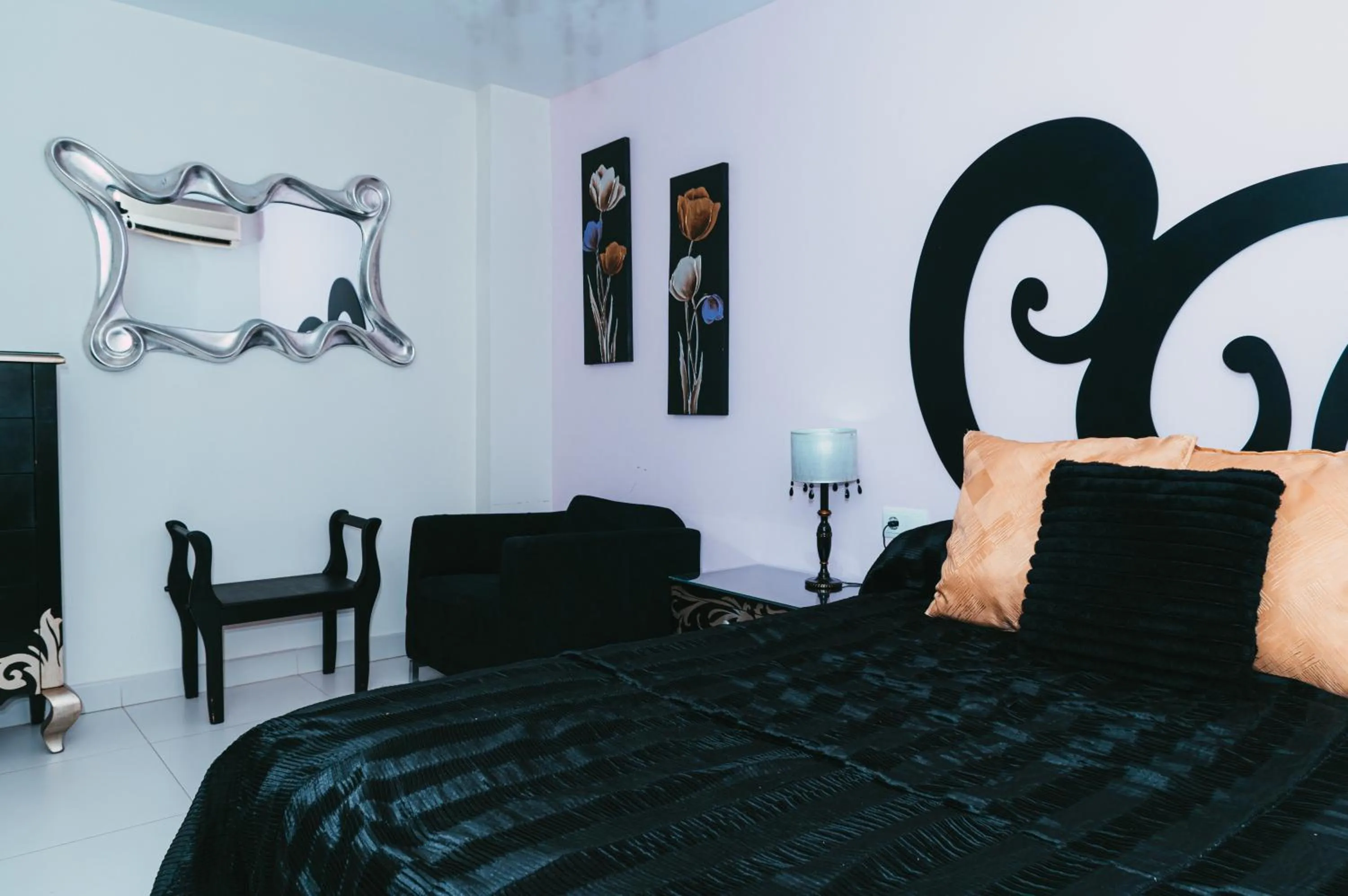 Bed in Hostal Mont Royal