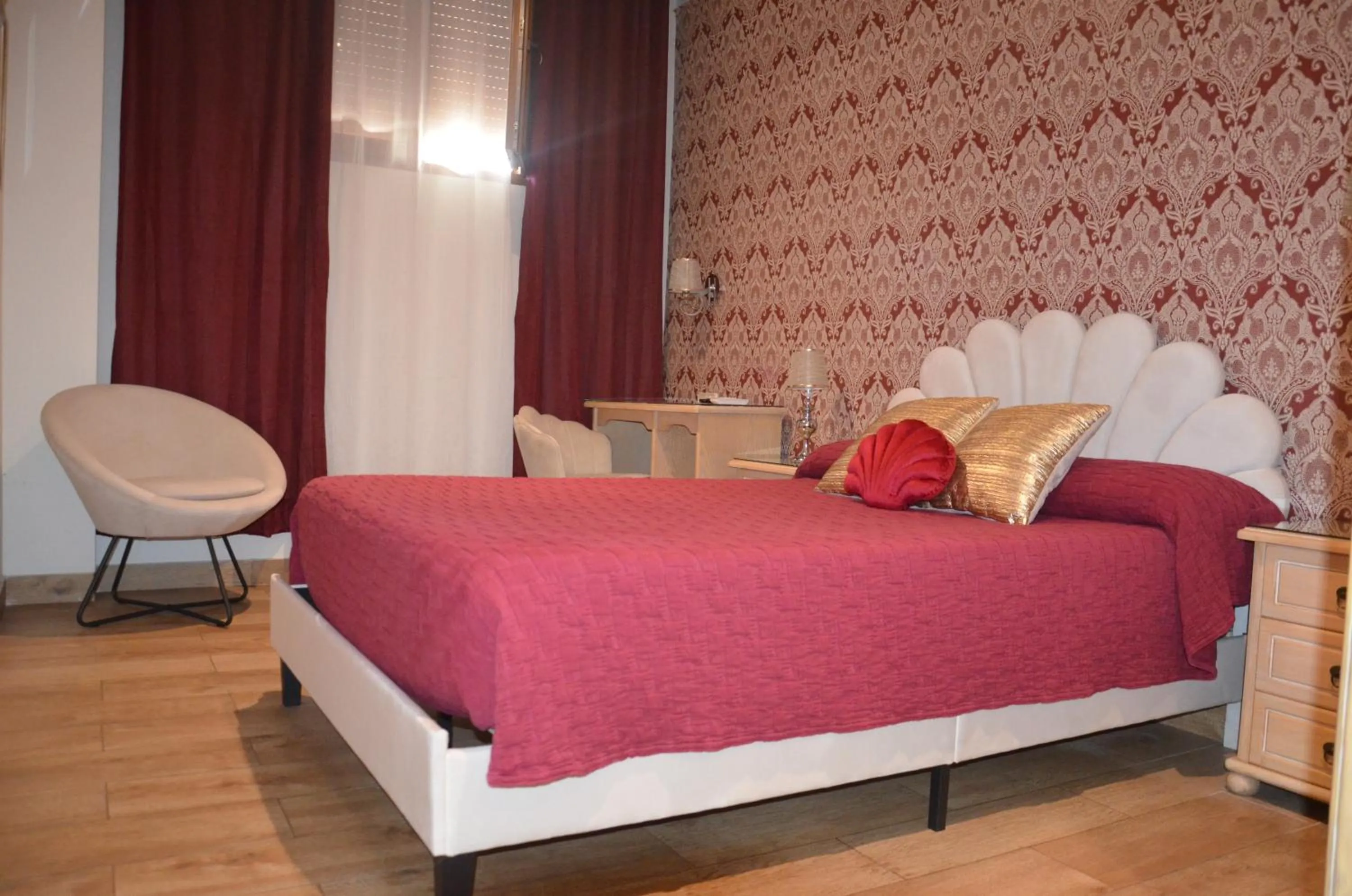 Double Room - Basement Floor with windows in Hostal Mont Royal