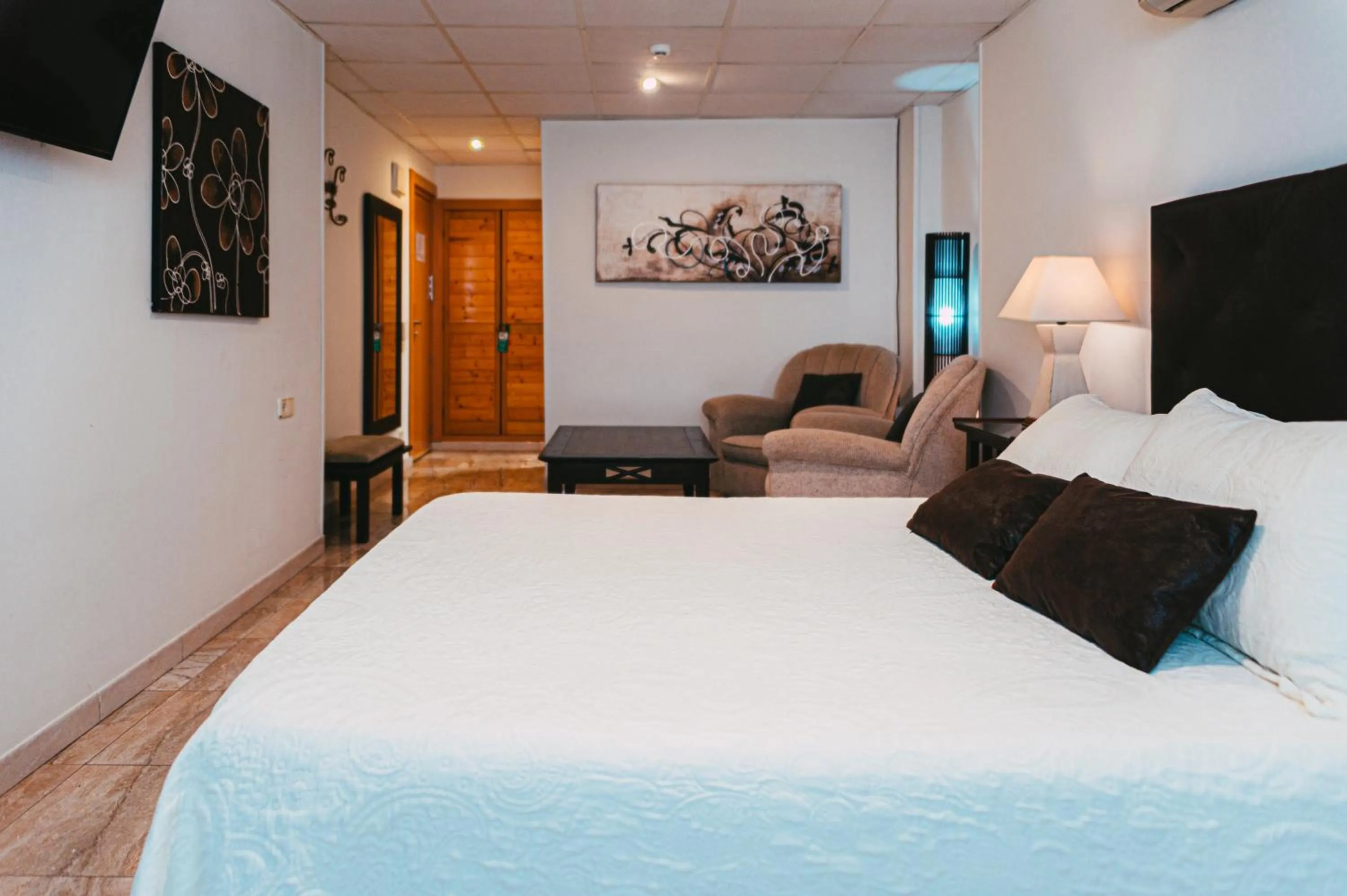 Bed in Hostal Mont Royal