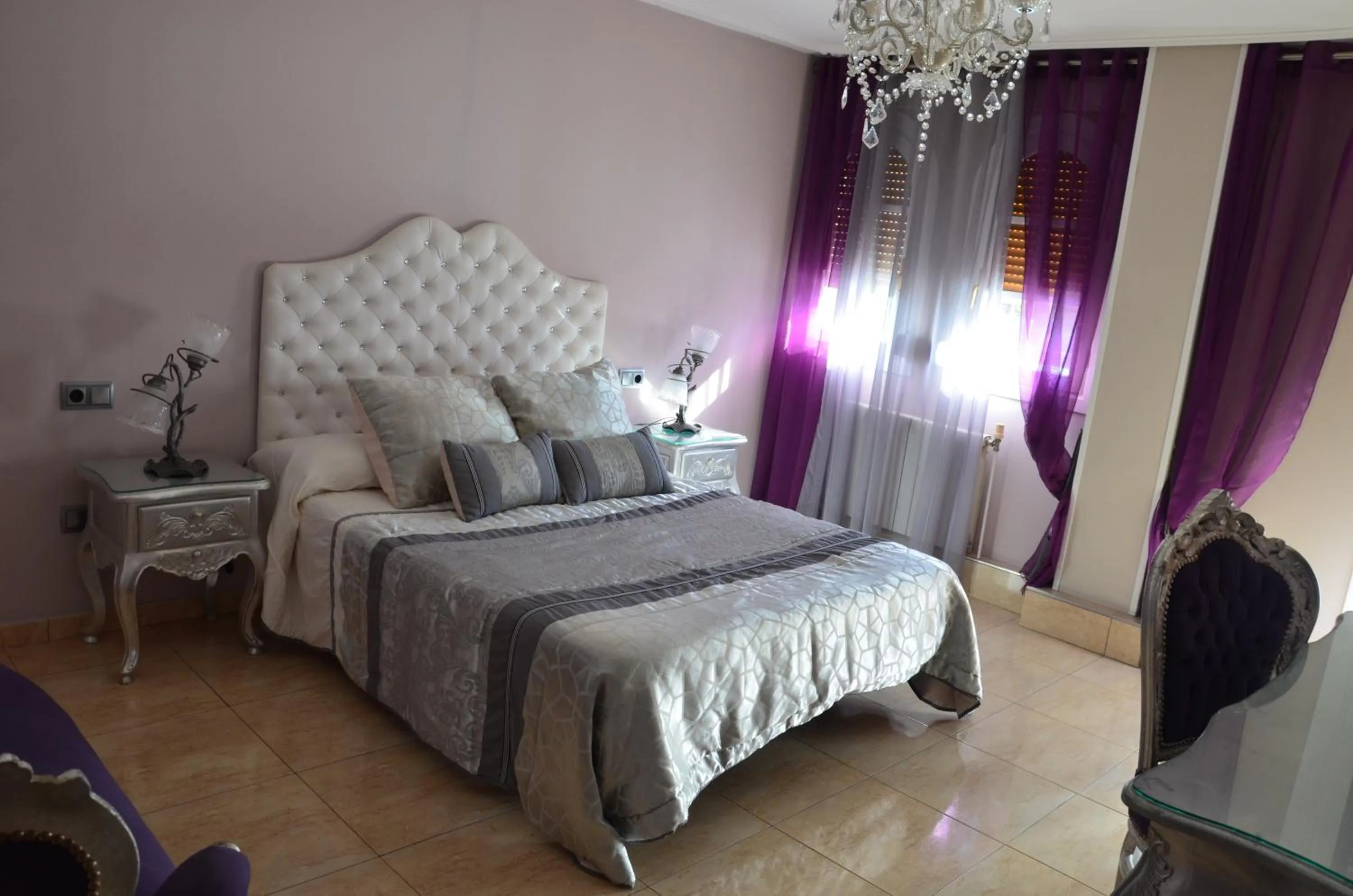 Bed in Hostal Mont Royal