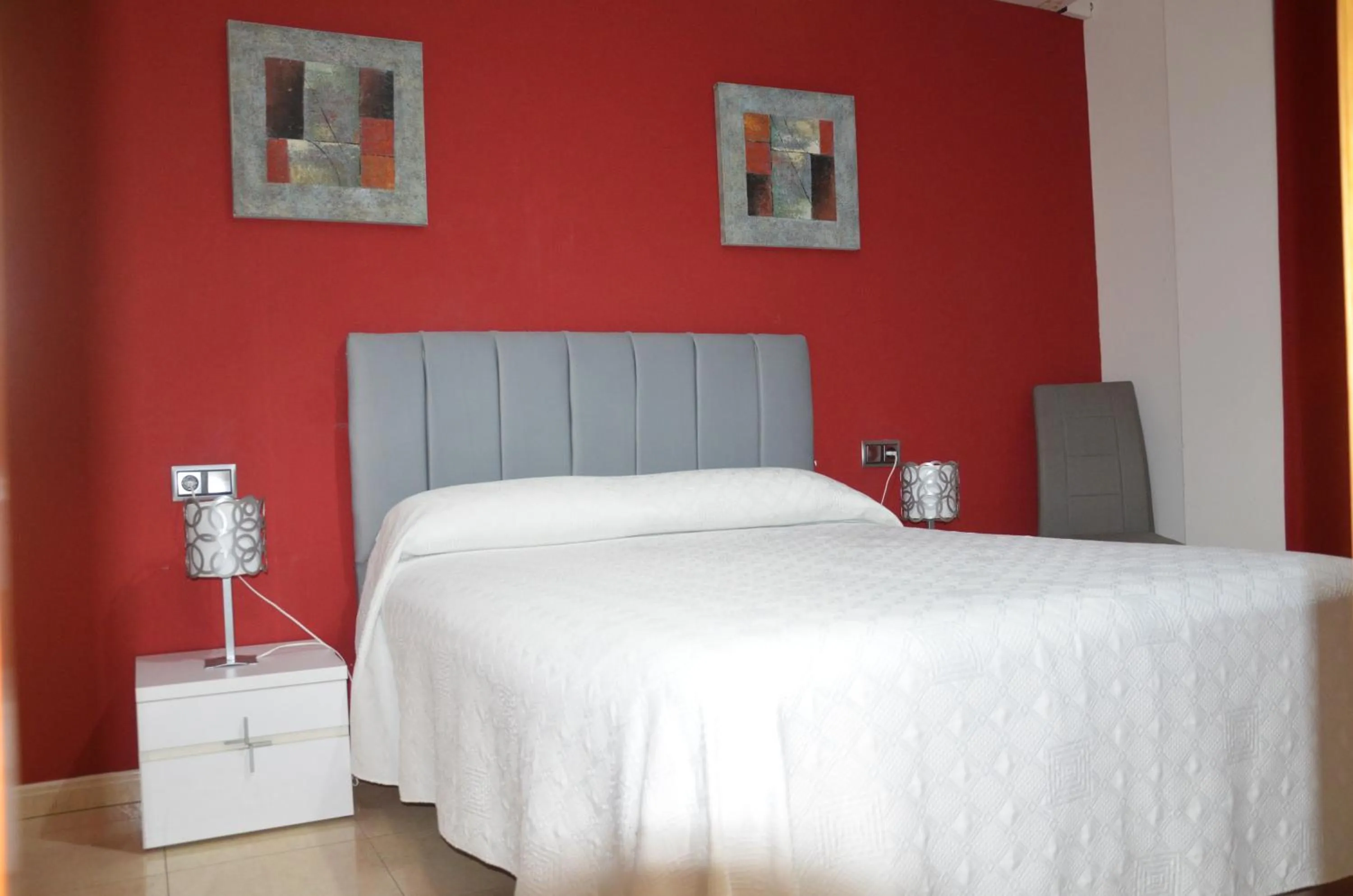 Bed in Hostal Mont Royal