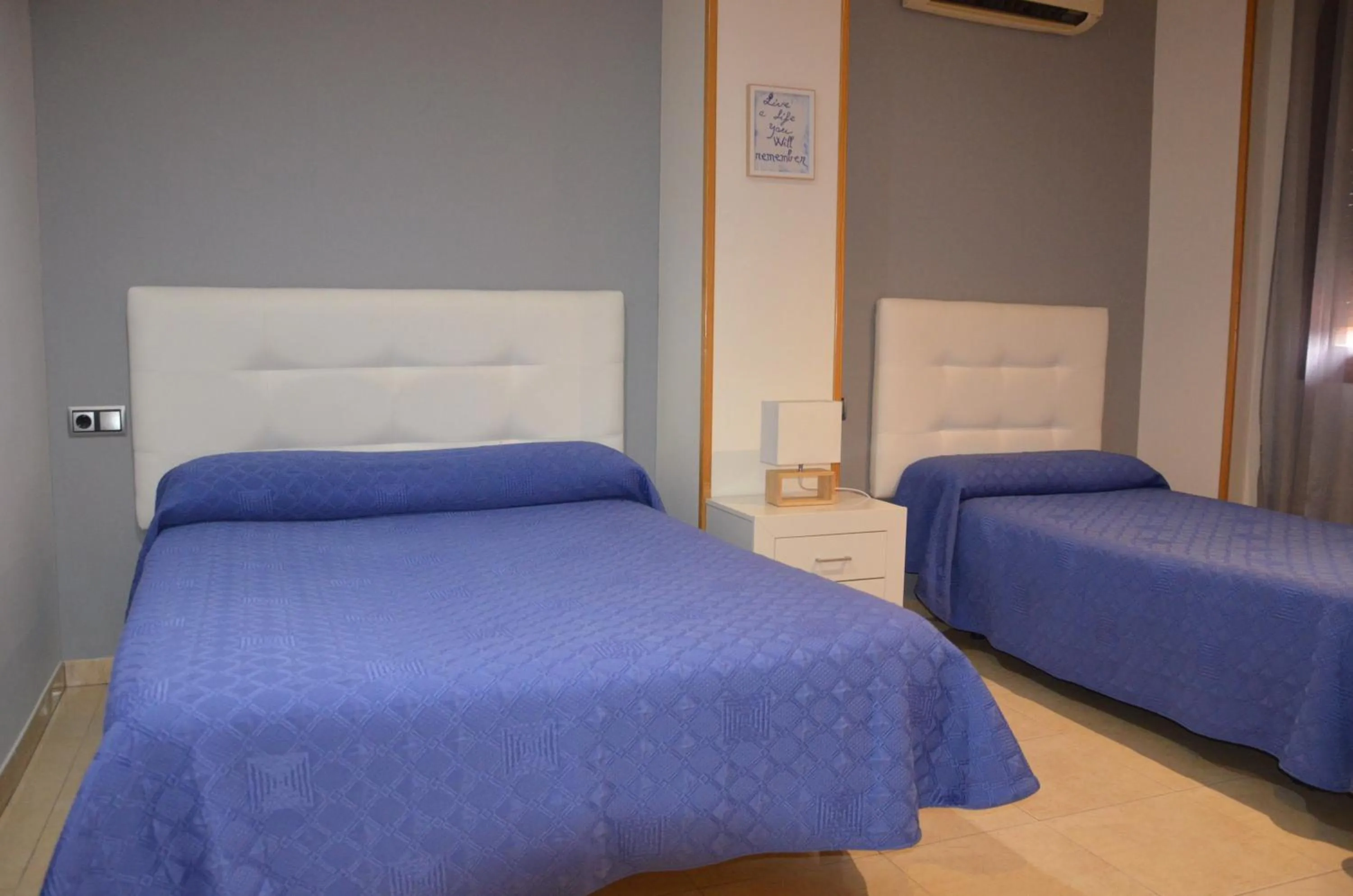 Bed in Hostal Mont Royal