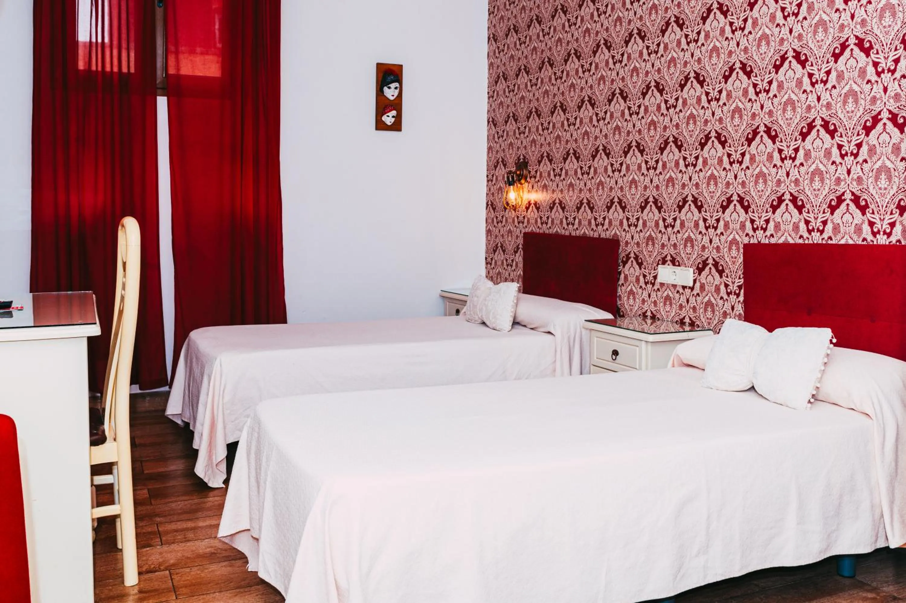 Bed in Hostal Mont Royal