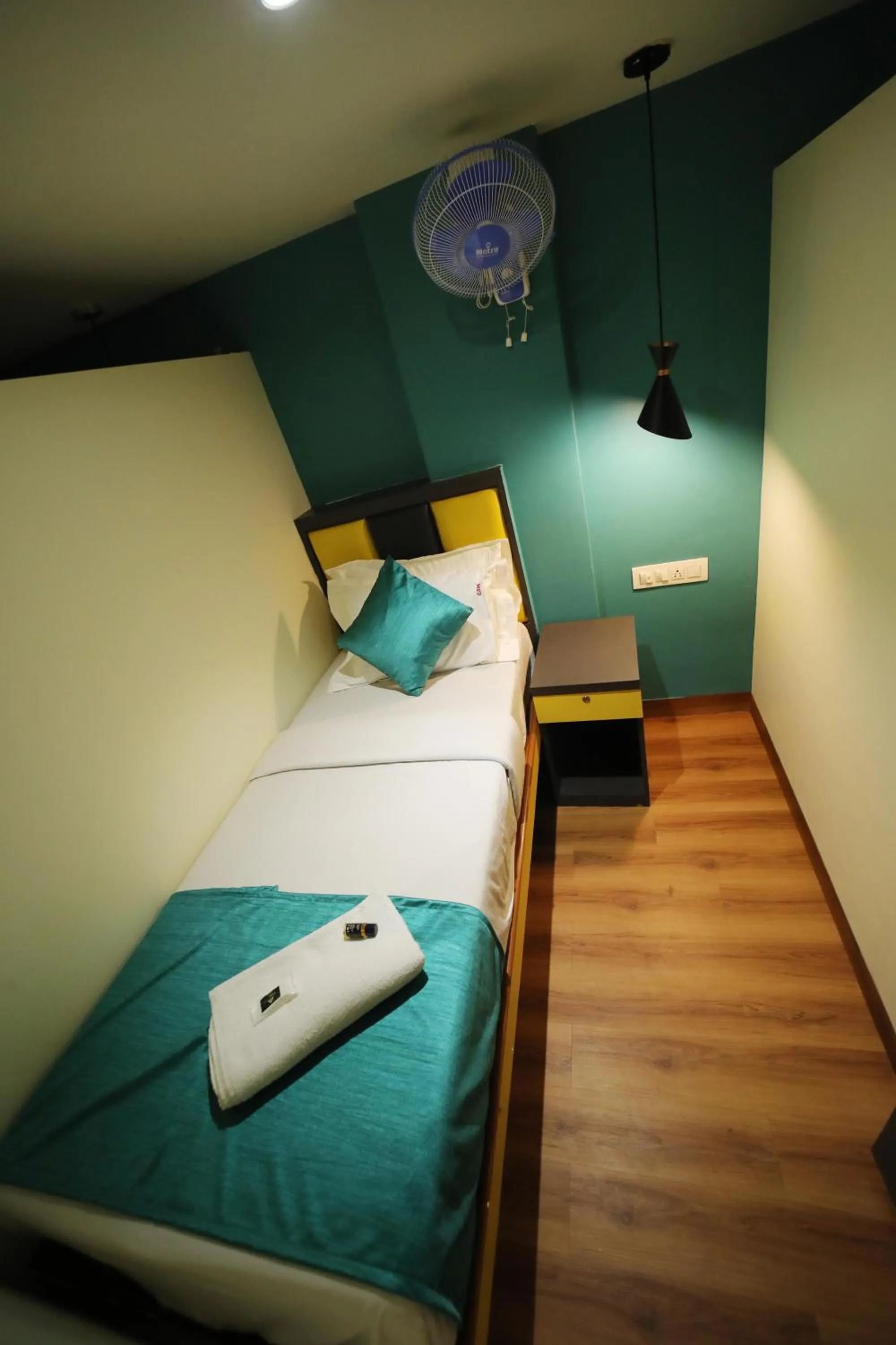 CABIN STAY MAROL-The Hubz