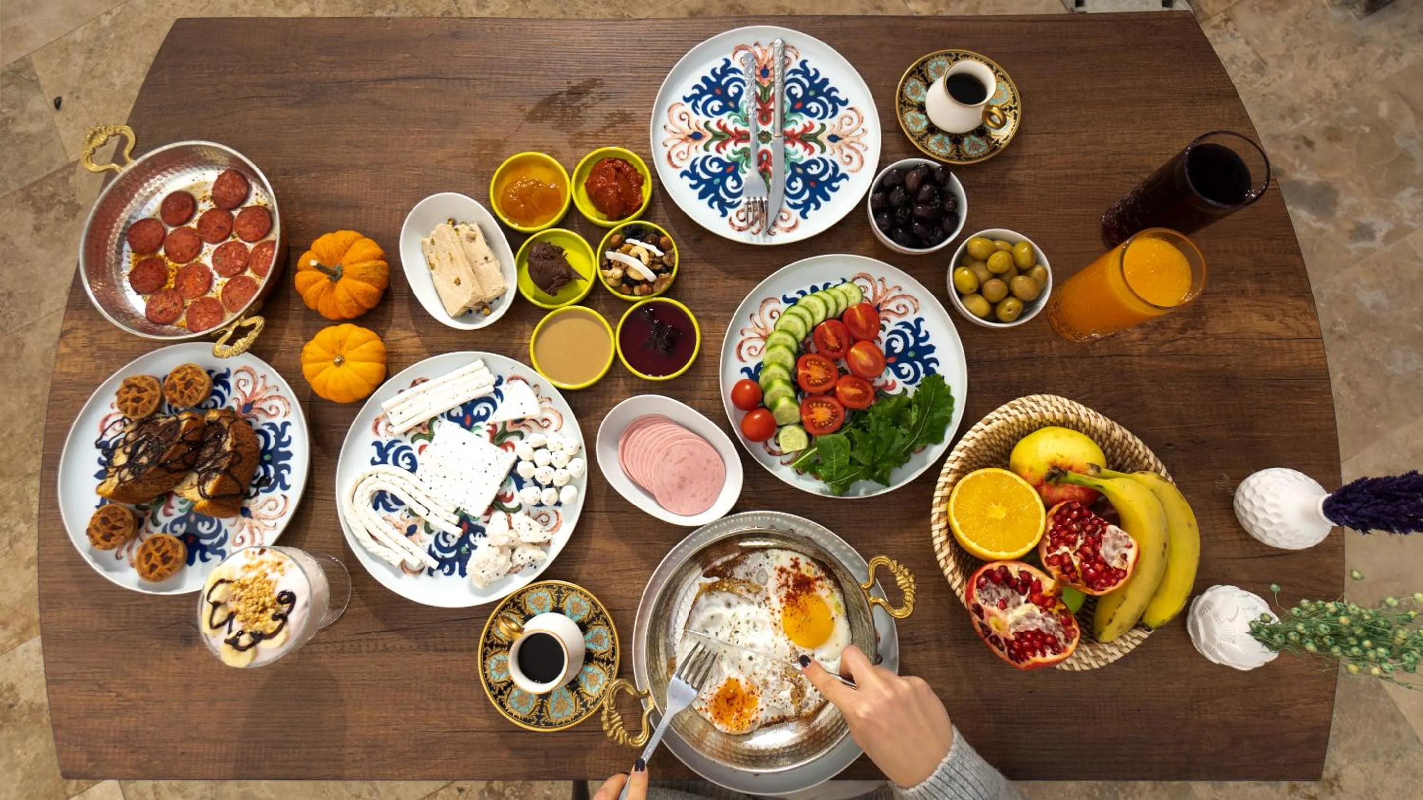 Food and drinks in Serene Premium Stone House