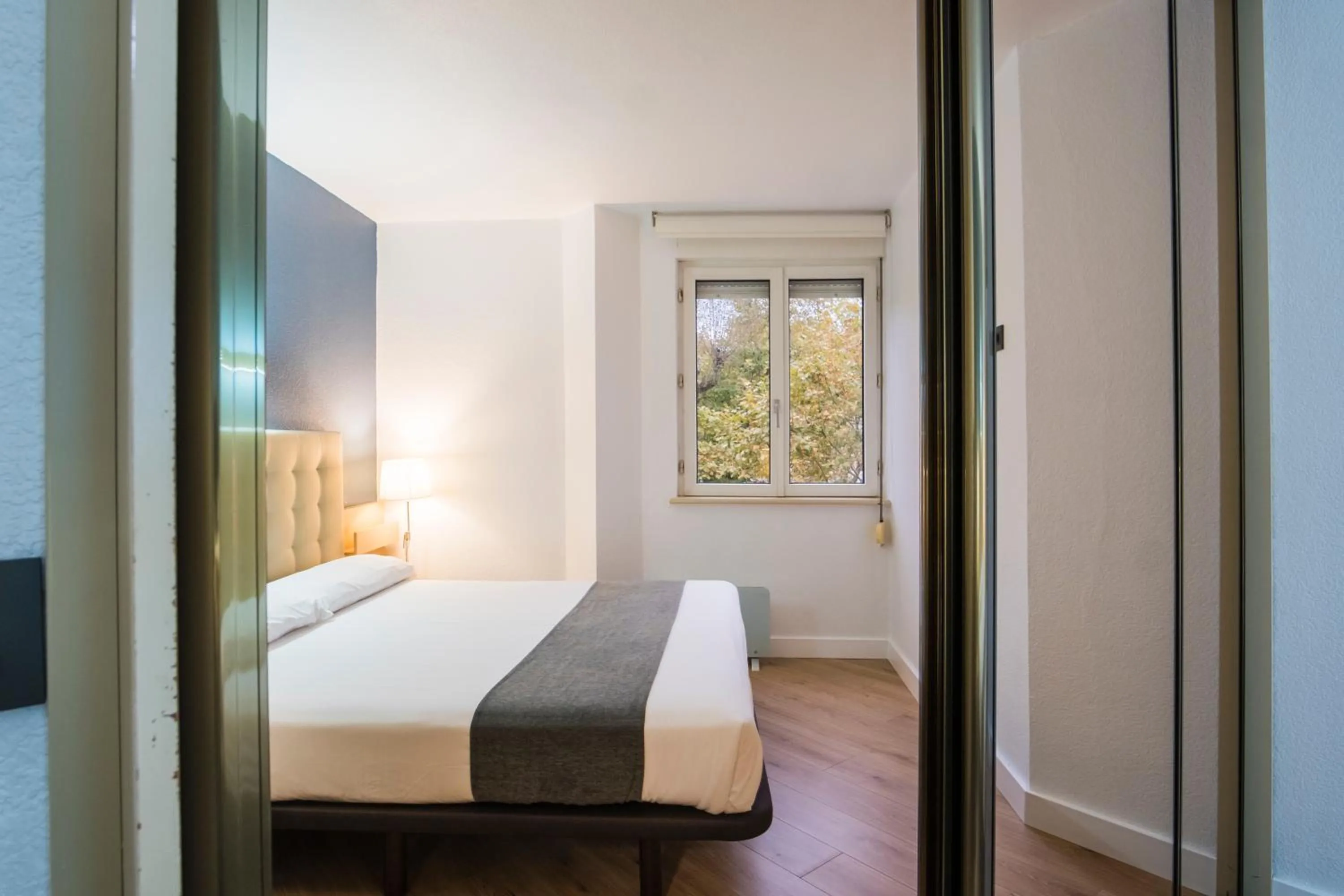 Bedroom, Bed in Alda Don Carlos