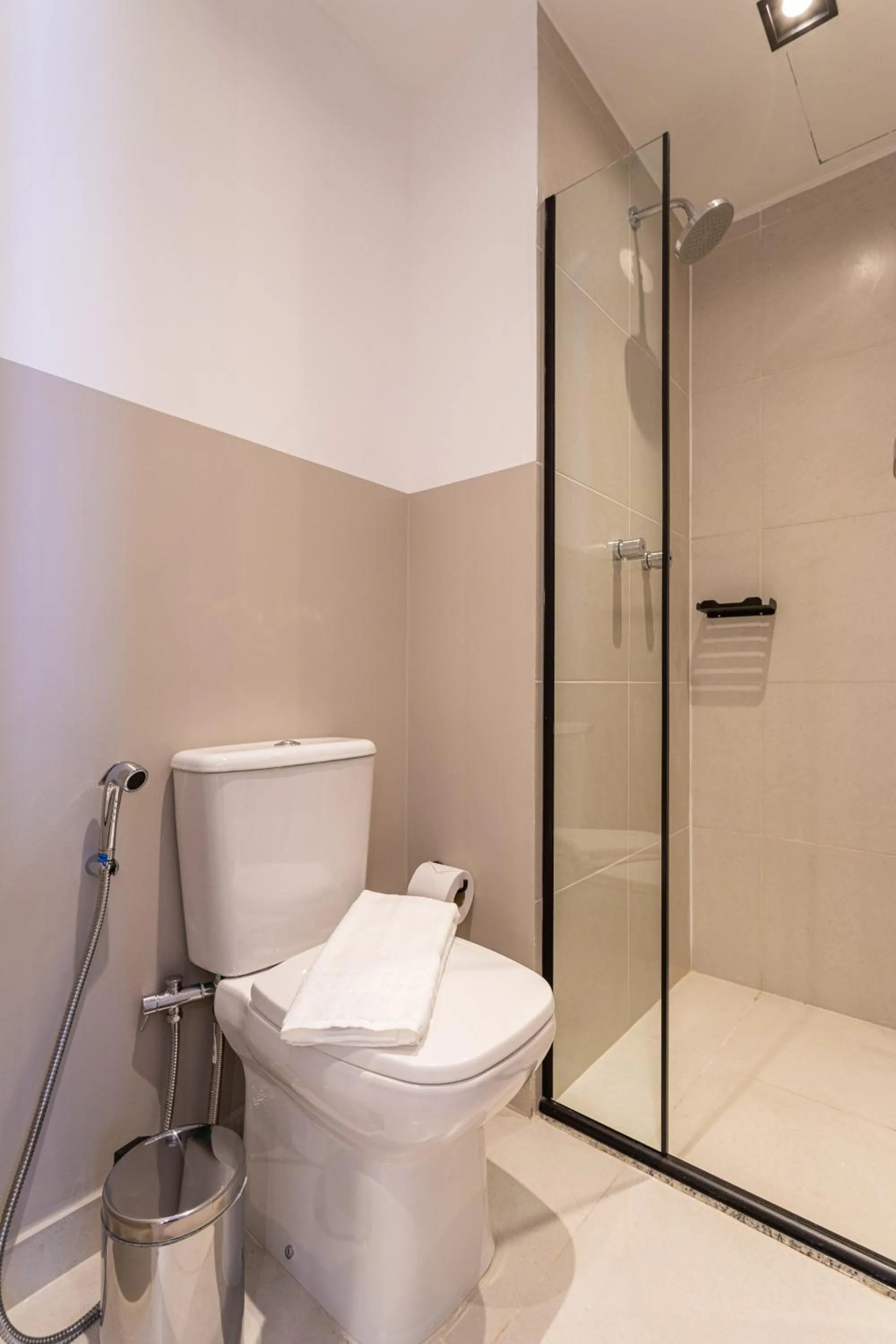 Shower in Charlie Aeroporto Congonhas CGH