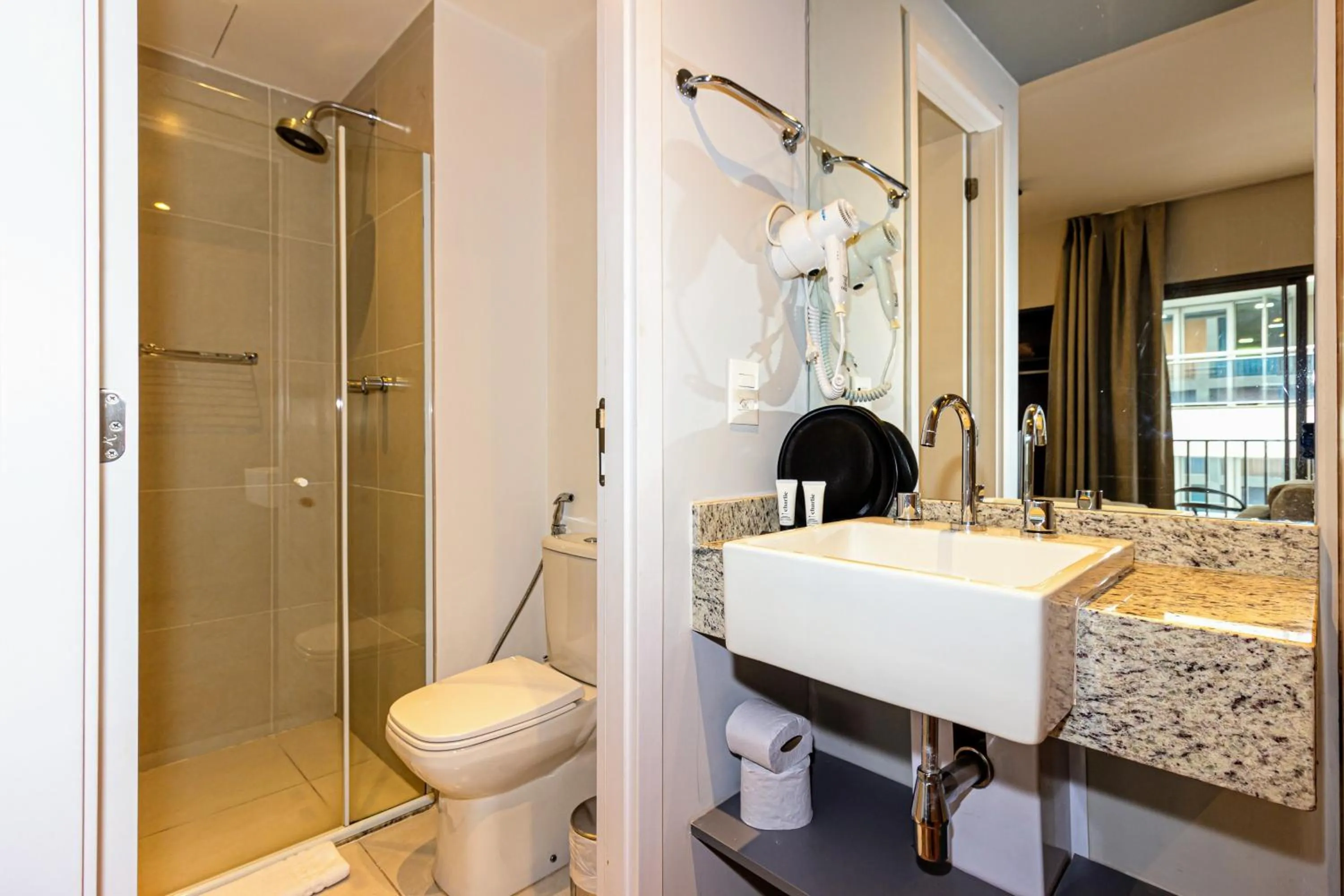 Shower in Charlie Aeroporto Congonhas CGH