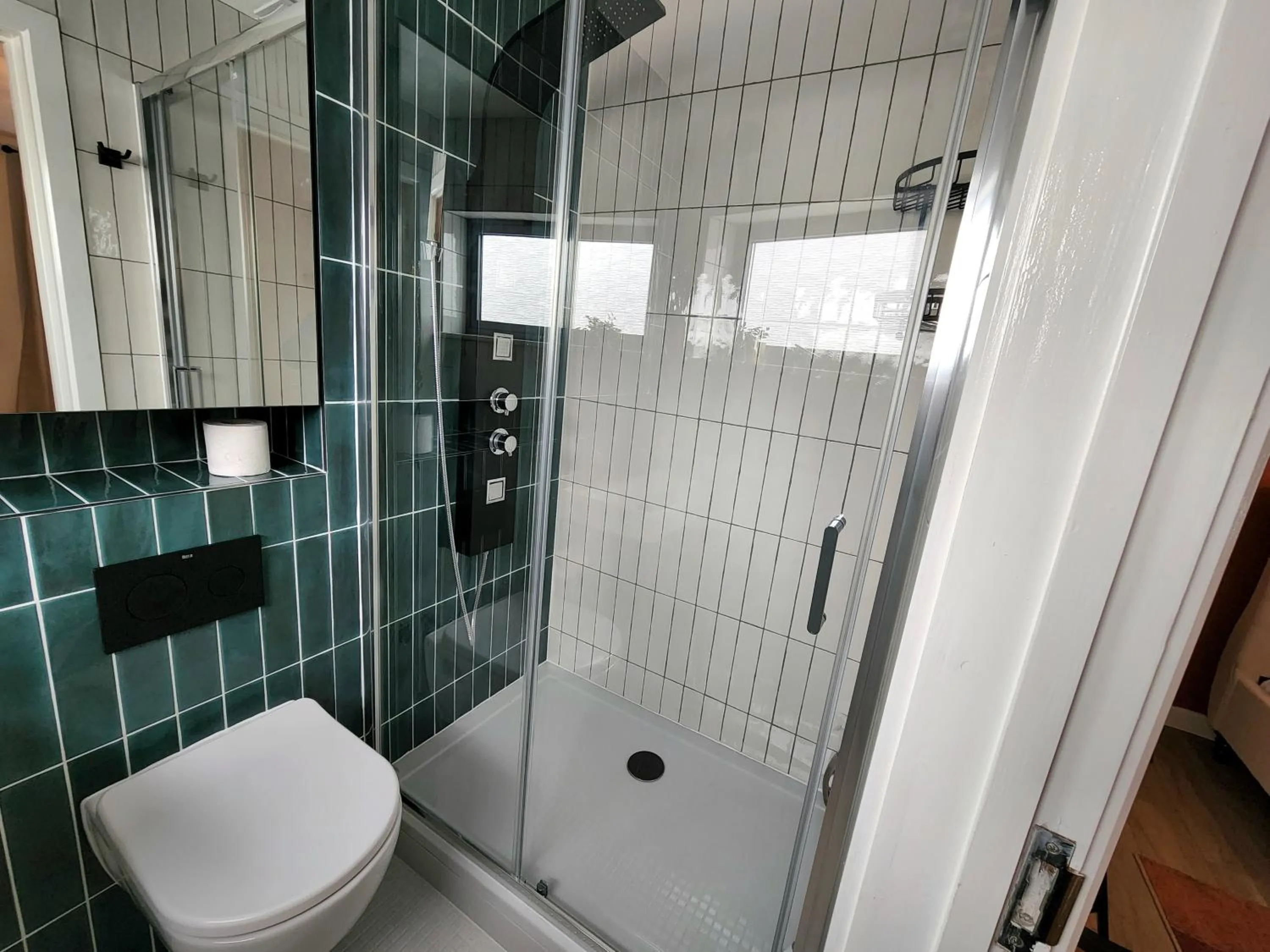 Luxury Station Apartment