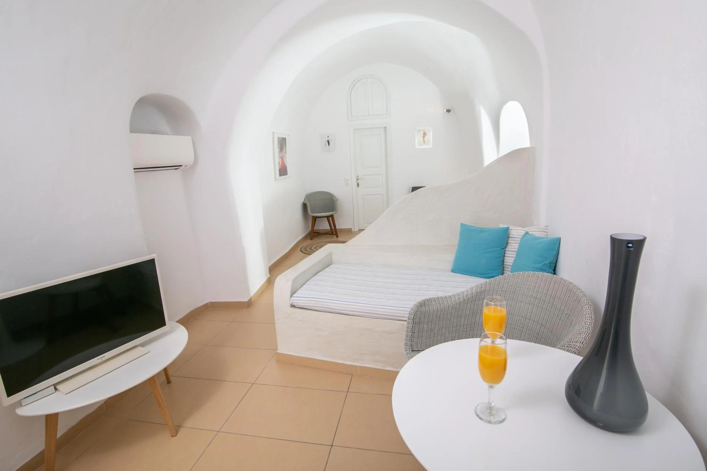 TV and multimedia in Vogue Suites