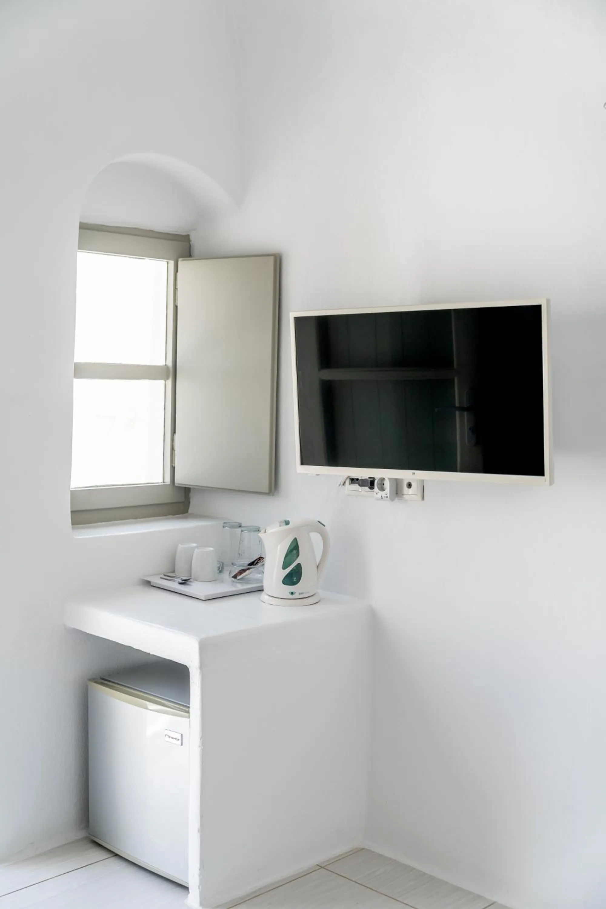 Coffee/tea facilities in Vogue Suites