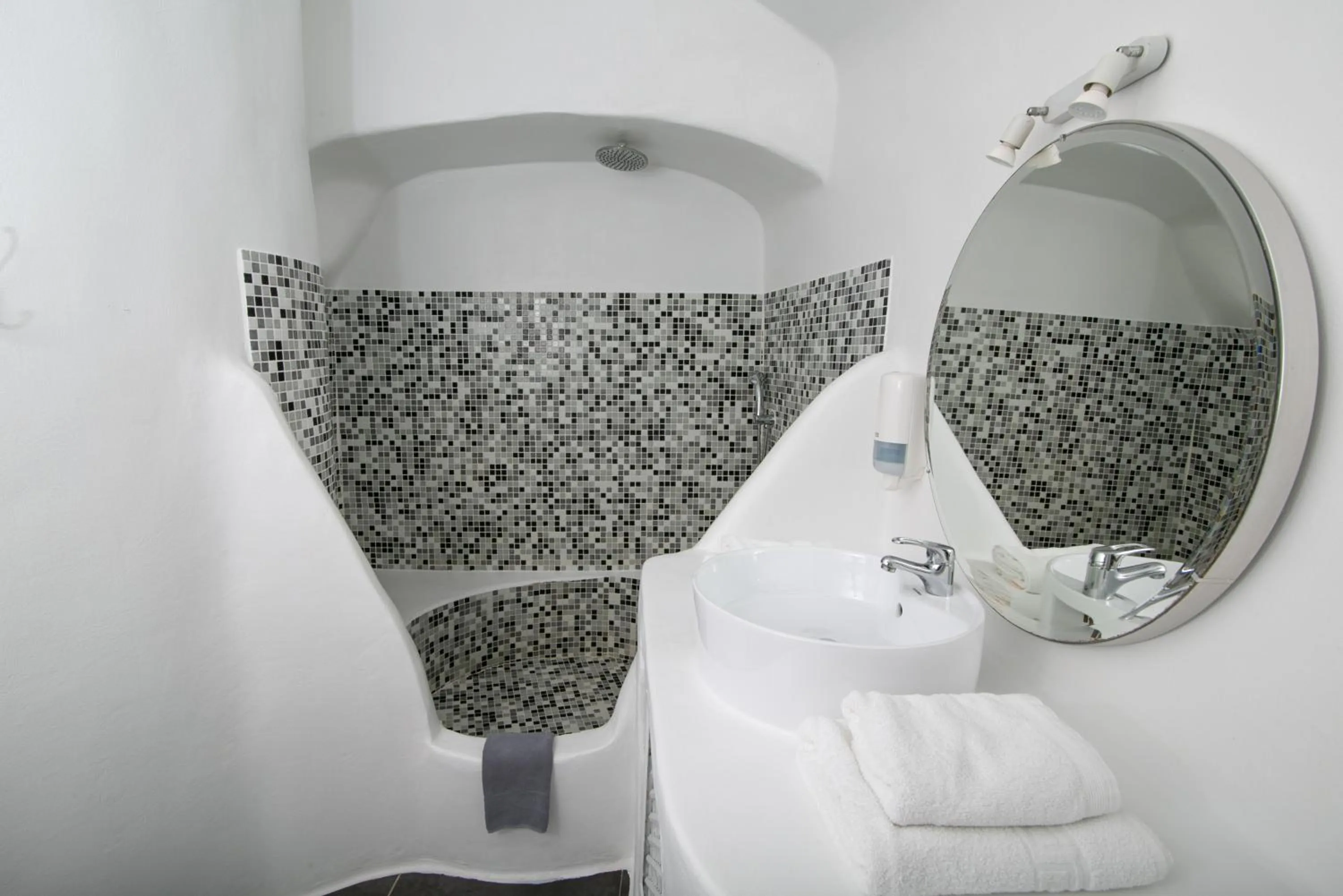 Shower in Vogue Suites