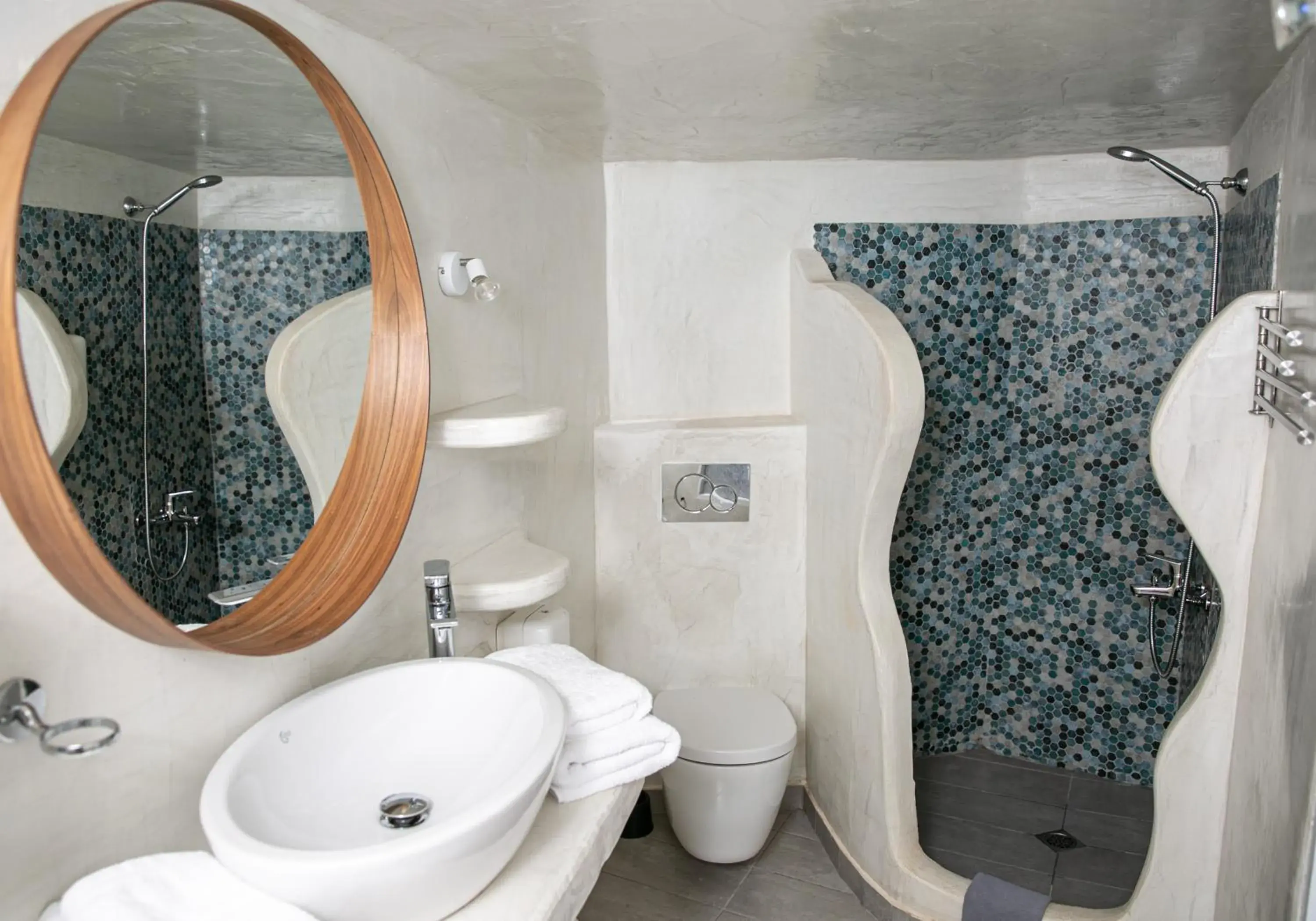 Shower in Vogue Suites Shower in Vogue Suites