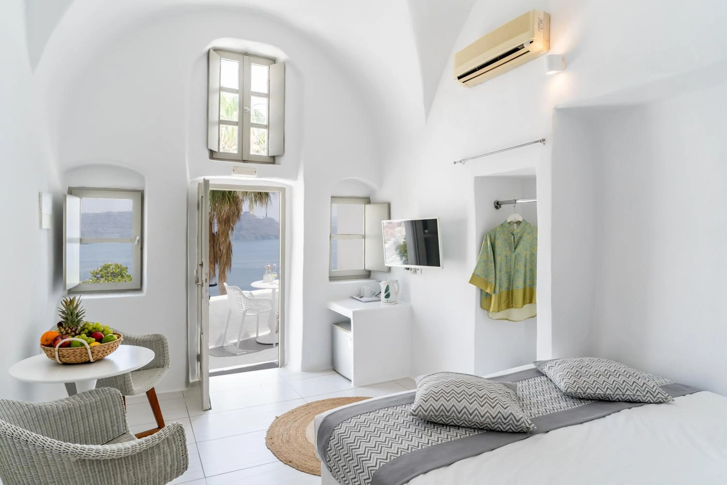 Photo of the whole room in Vogue Suites