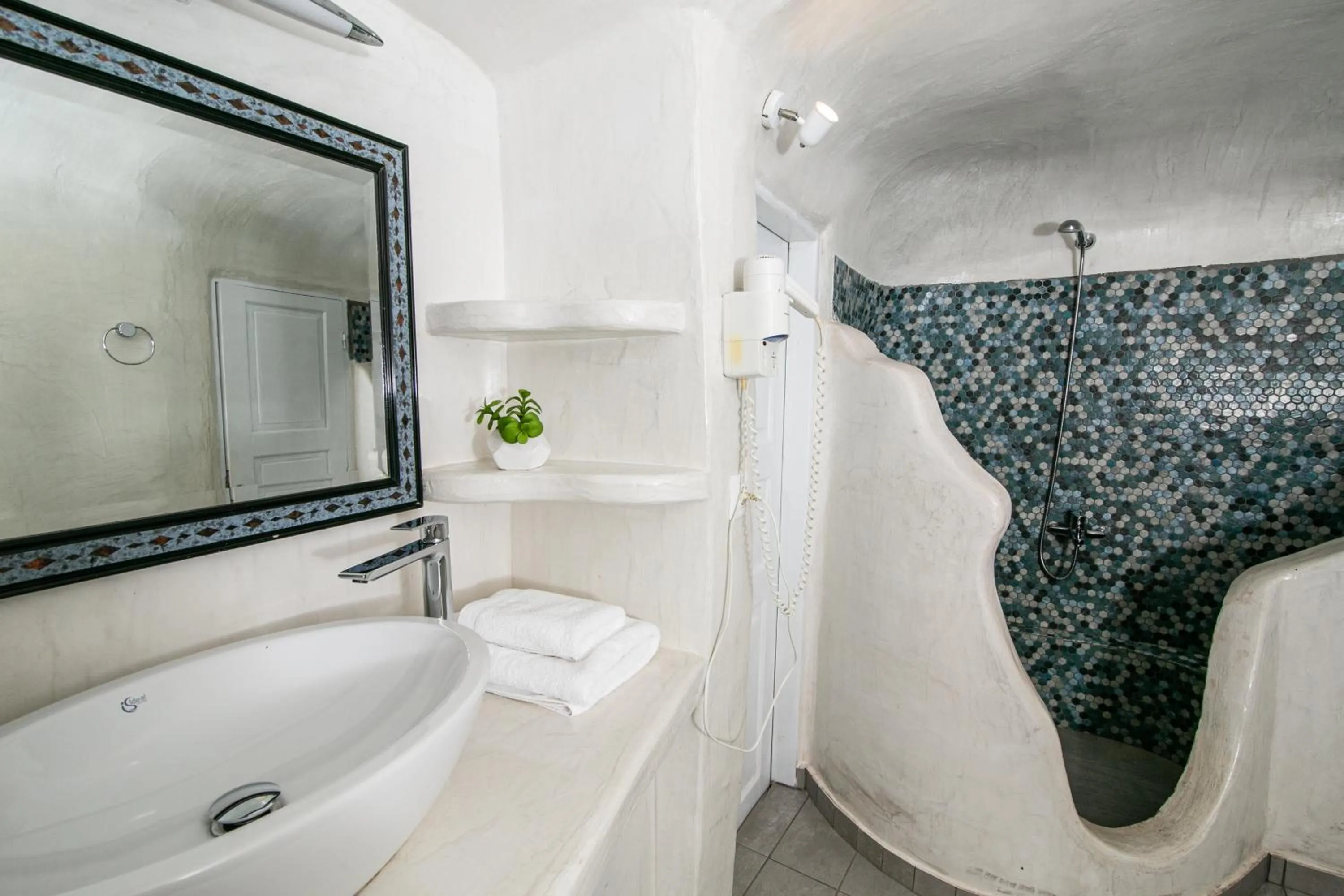 Shower in Vogue Suites