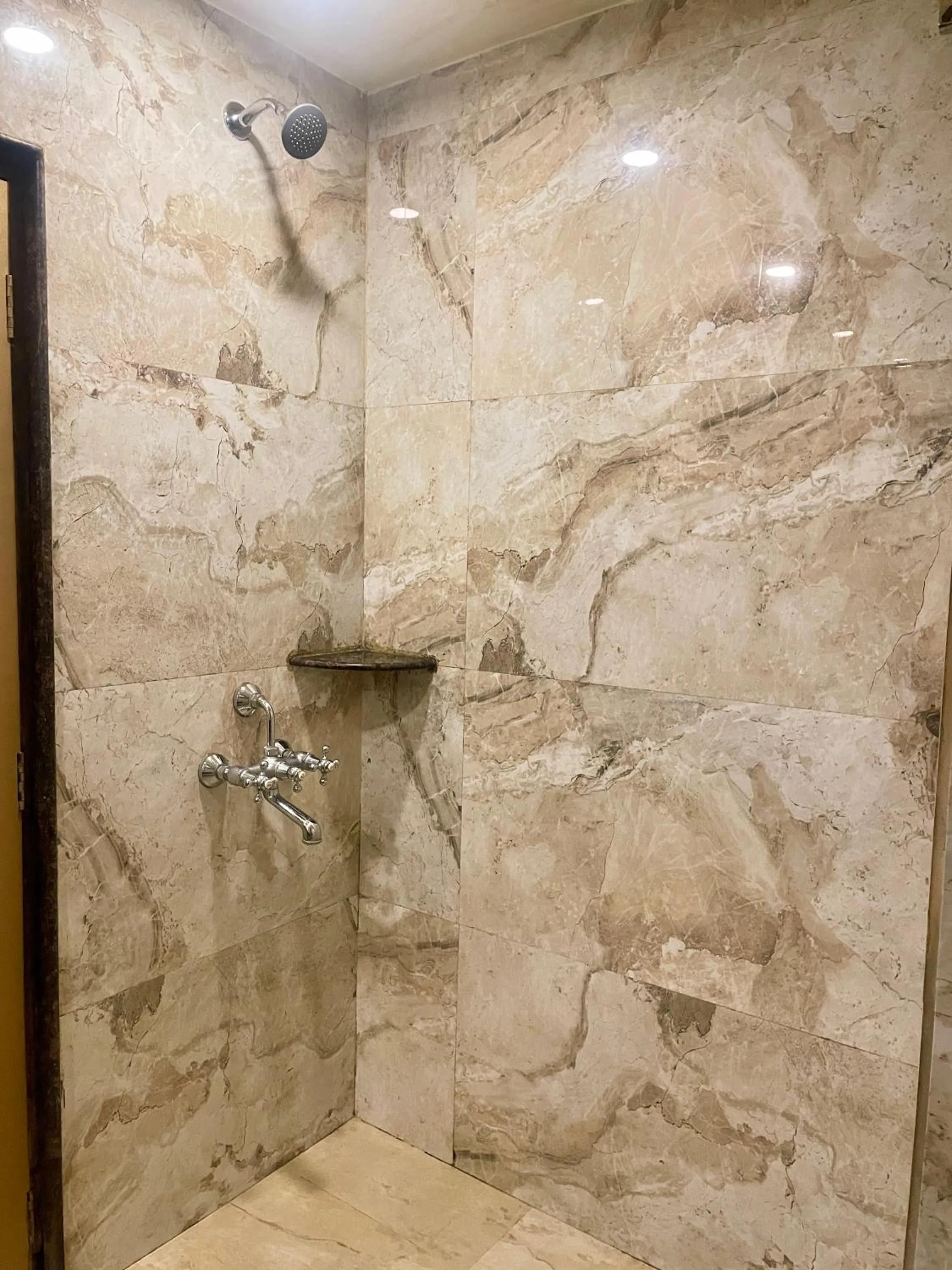 Bathroom in Hotel Tourist Inn By Sagar