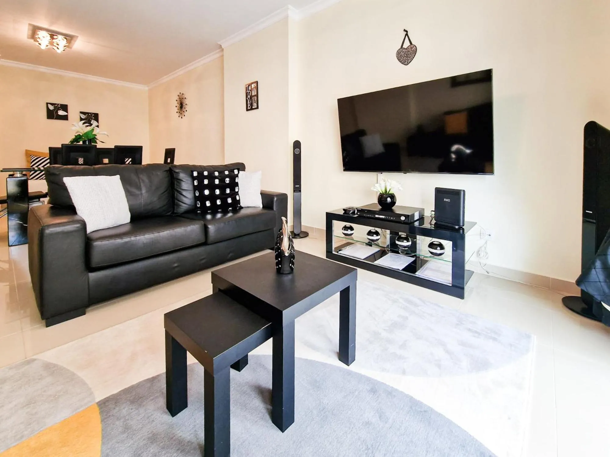 Communal lounge/ TV room in Apartment Rocha Oceano Azul Charming