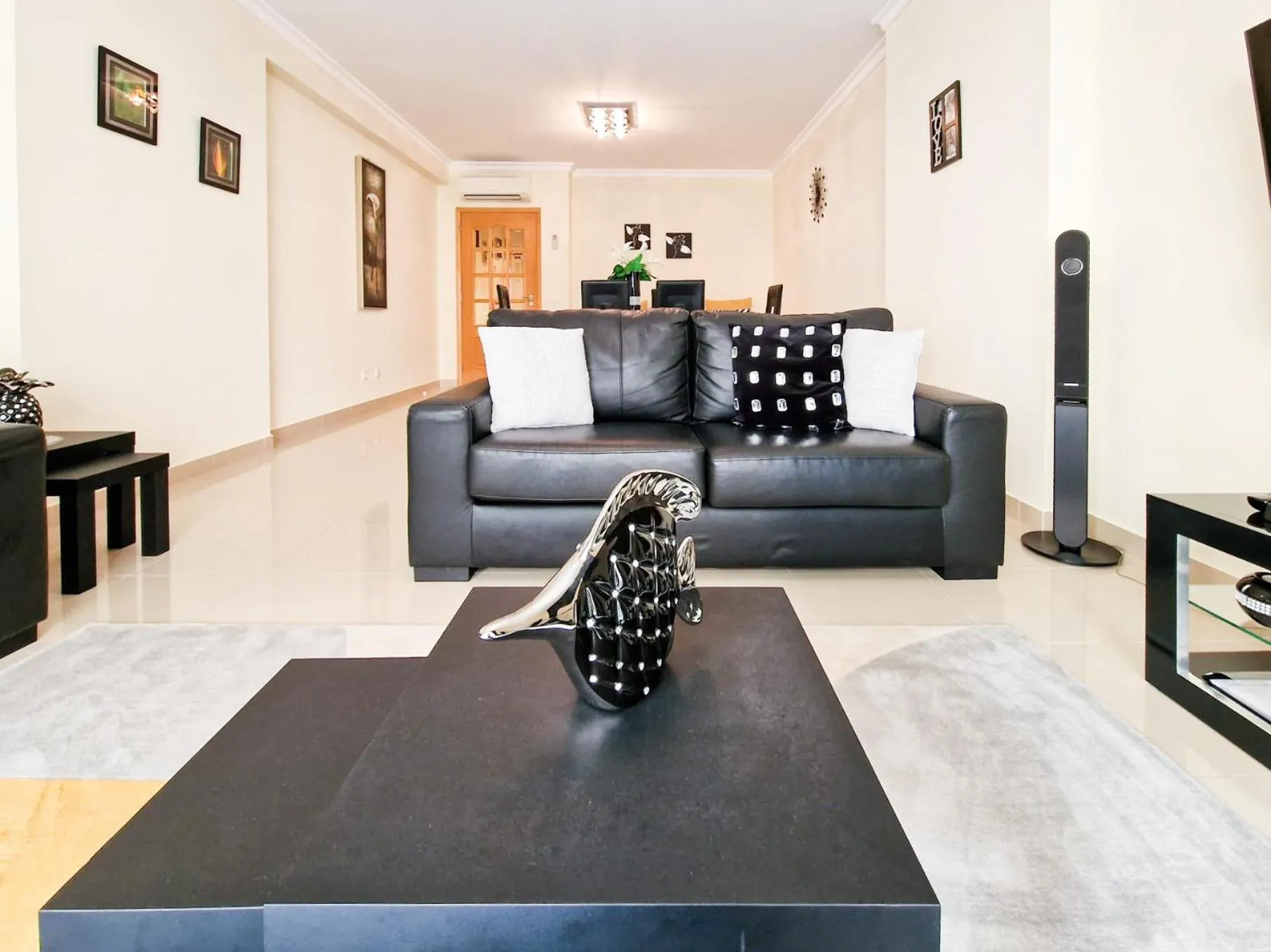 Communal lounge/ TV room in Apartment Rocha Oceano Azul Charming