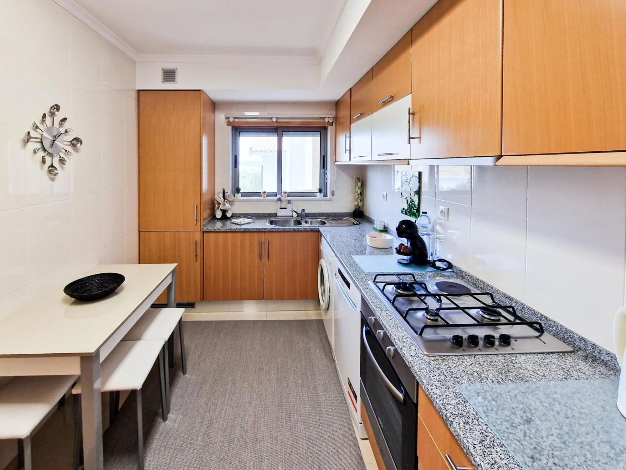Kitchen or kitchenette in Apartment Rocha Oceano Azul Charming