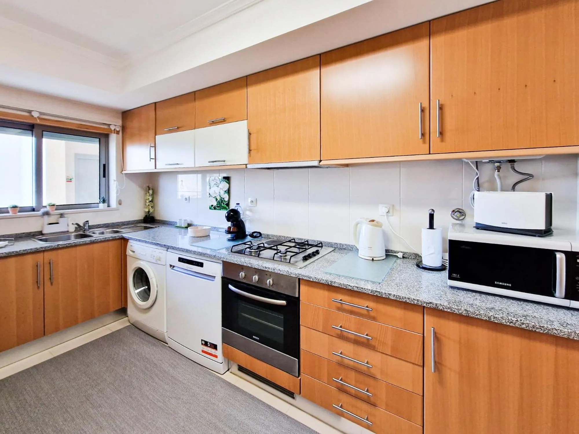Kitchen or kitchenette in Apartment Rocha Oceano Azul Charming