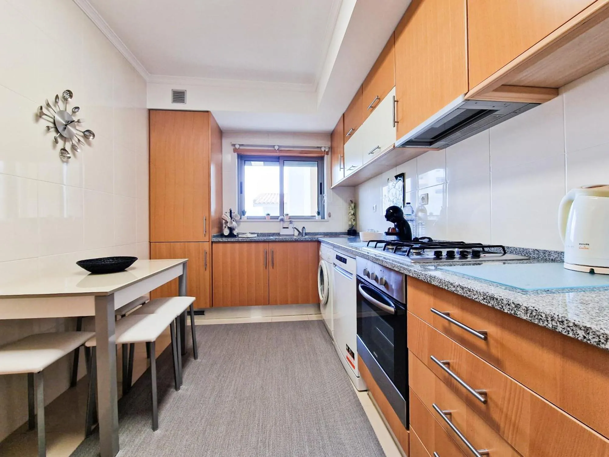 Kitchen or kitchenette in Apartment Rocha Oceano Azul Charming