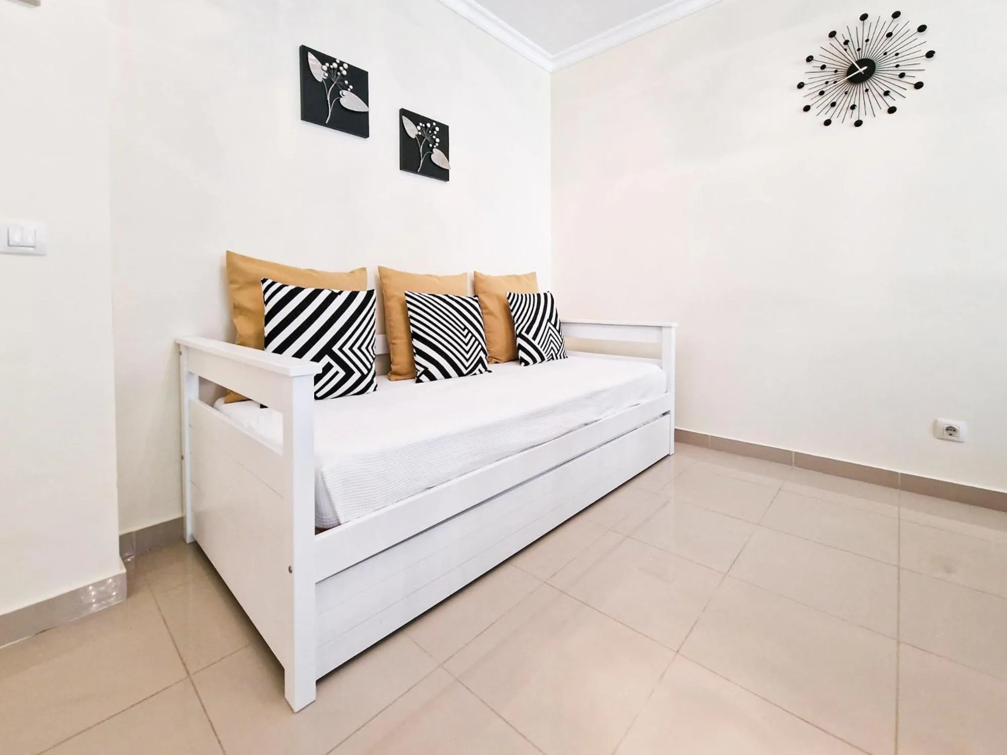 Communal lounge/ TV room, Bed in Apartment Rocha Oceano Azul Charming