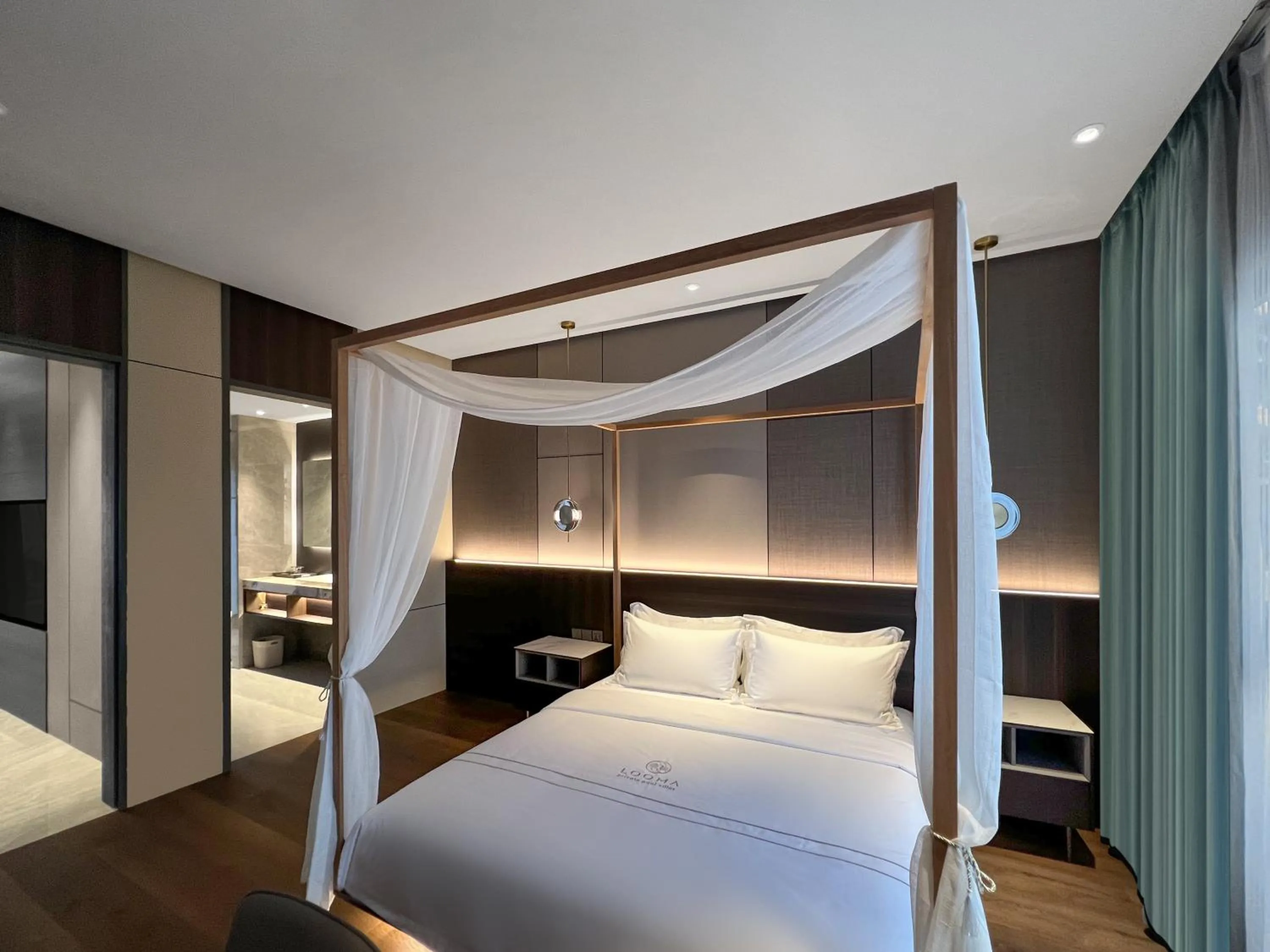 Bed in Looma Private Pool Villas