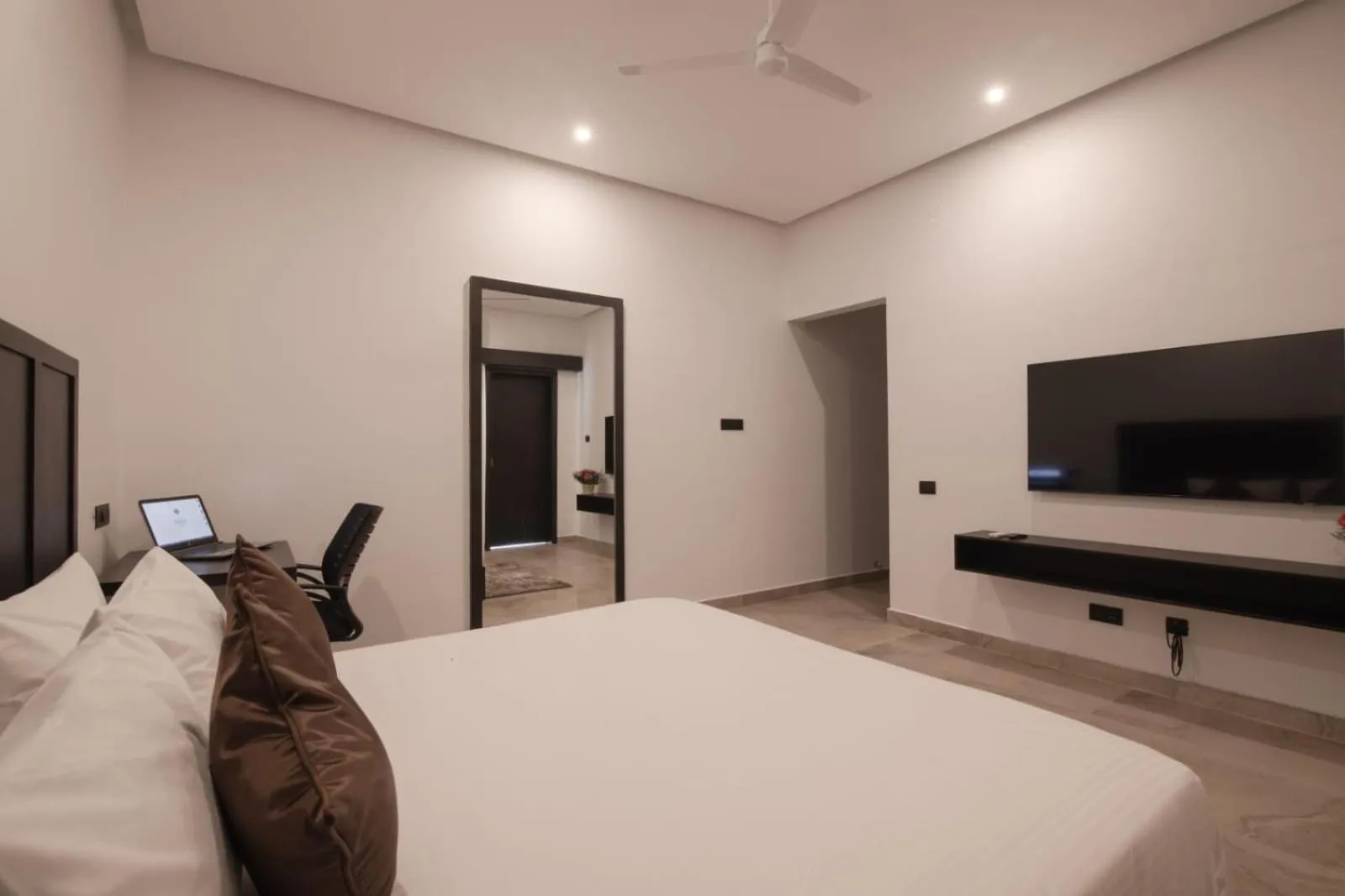 Bed in The Saravi Resort